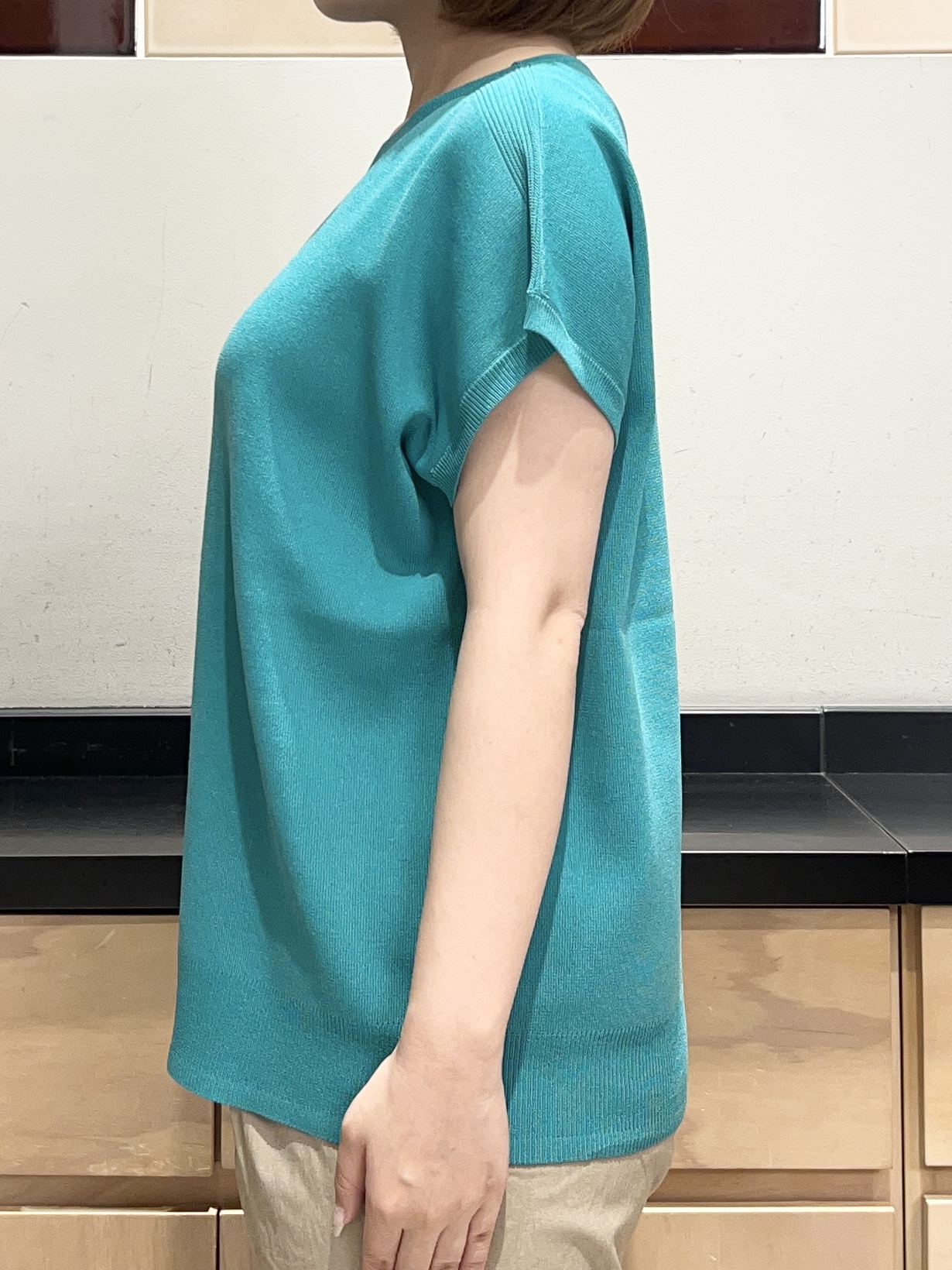 かのさんの「THE SHOP TK｜【S-XL/ひんやりタッチ】多機能フレンチスリーブニット 洗濯機OK/UVケア/毛玉になりにくい」を使ったコーディネート