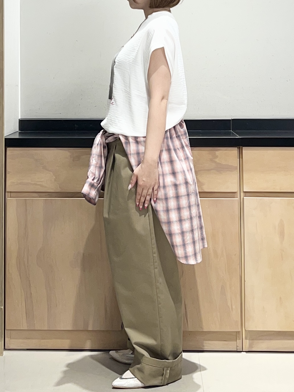 かのさんの「THE SHOP TK｜【ひんやりさらさら】軽やかに着られる プリントTシャツ」を使ったコーディネート