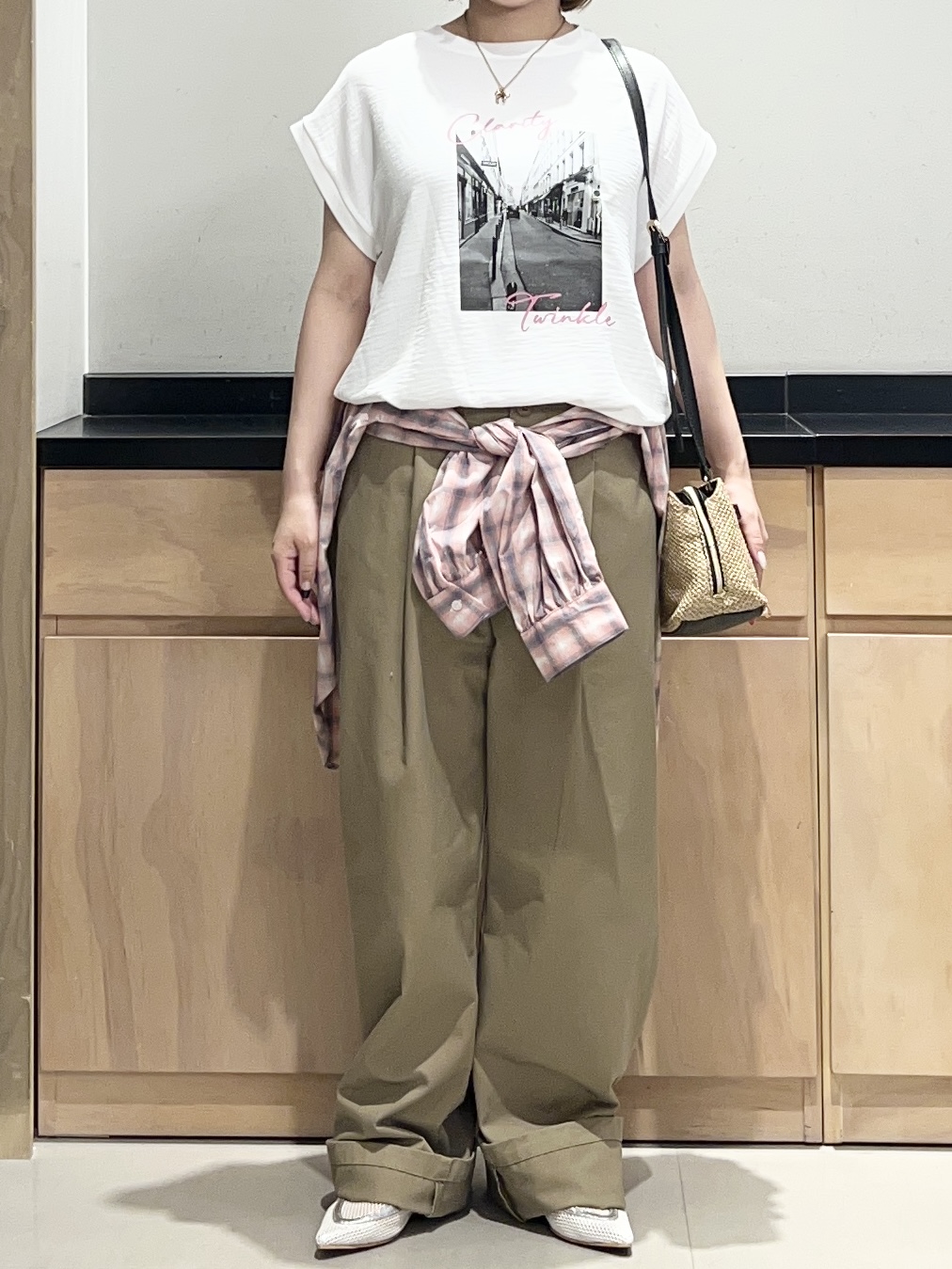 かのさんの「THE SHOP TK｜【ひんやりさらさら】軽やかに着られる プリントTシャツ」を使ったコーディネート