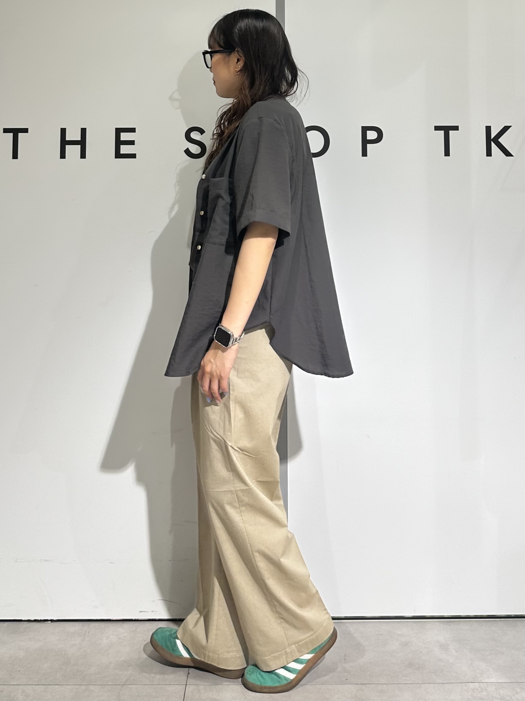 cottonさんの「THE SHOP TK｜【M-XL/刻みネックですっきり見え】Wポケット金ボタン 5分袖シャツ」を使ったコーディネート