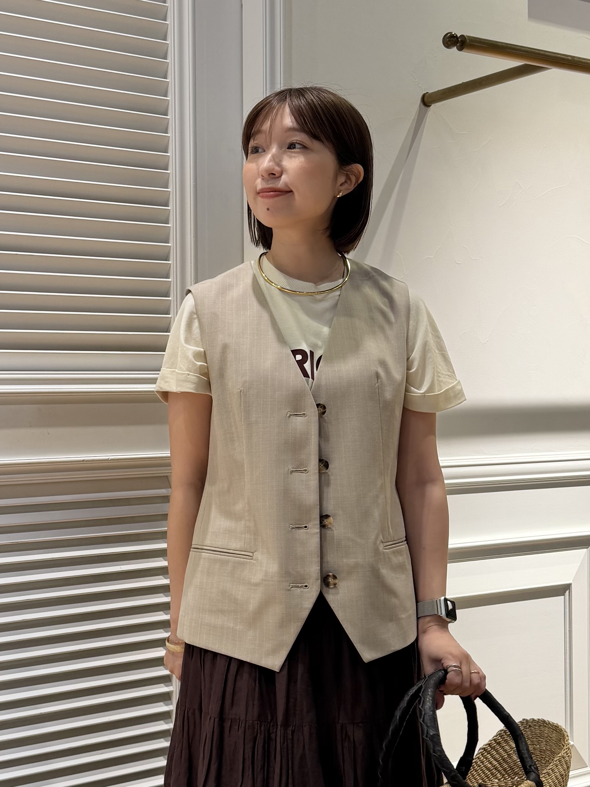 つじ まこさんの「DRESSTERIOR｜Americana（アメリカーナ）【別注】 接触冷感 袖ロールアップ ロゴTシャツ」を使ったコーディネート