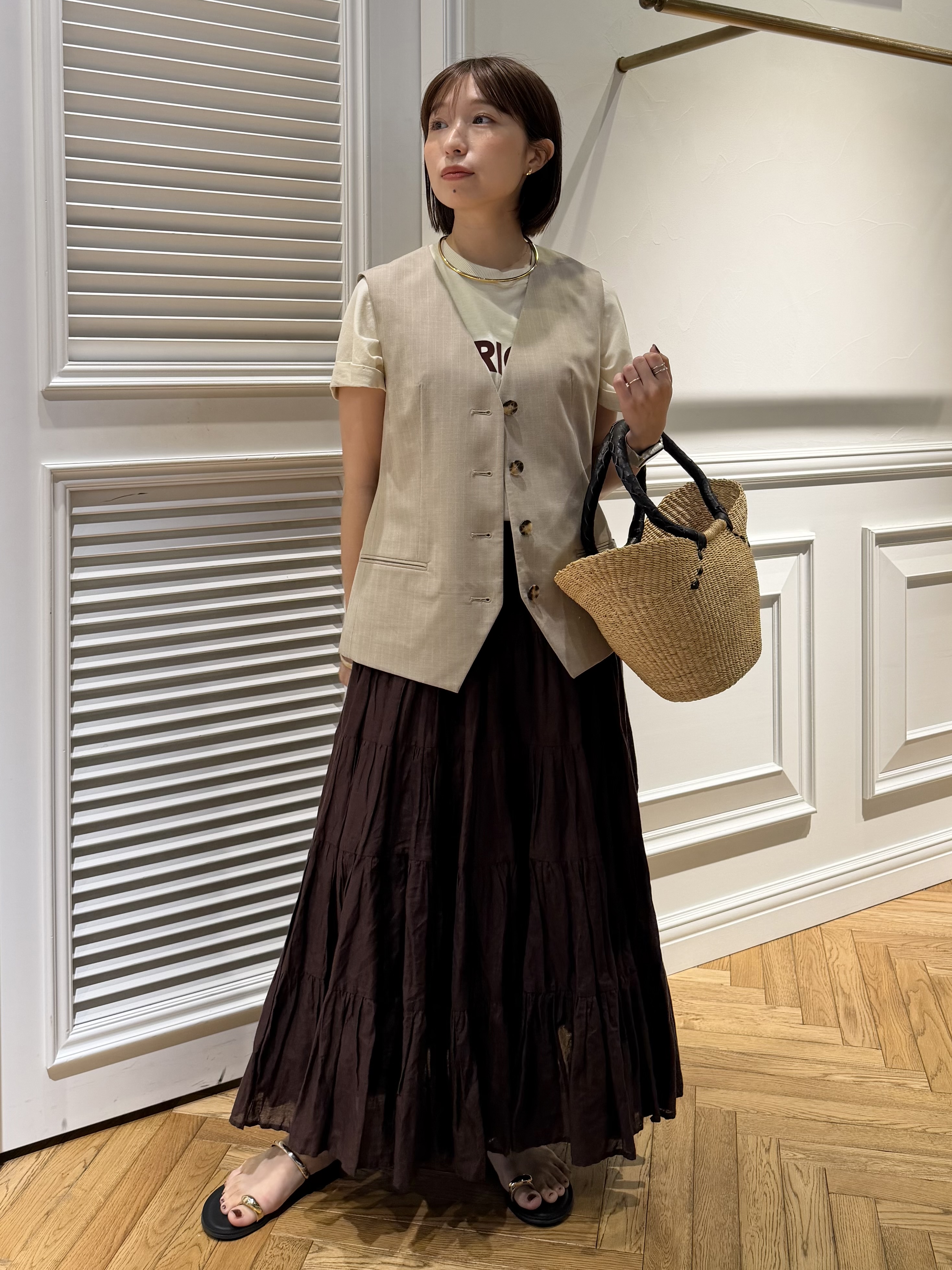 つじ まこさんの「DRESSTERIOR｜Americana（アメリカーナ）【別注】 接触冷感 袖ロールアップ ロゴTシャツ」を使ったコーディネート