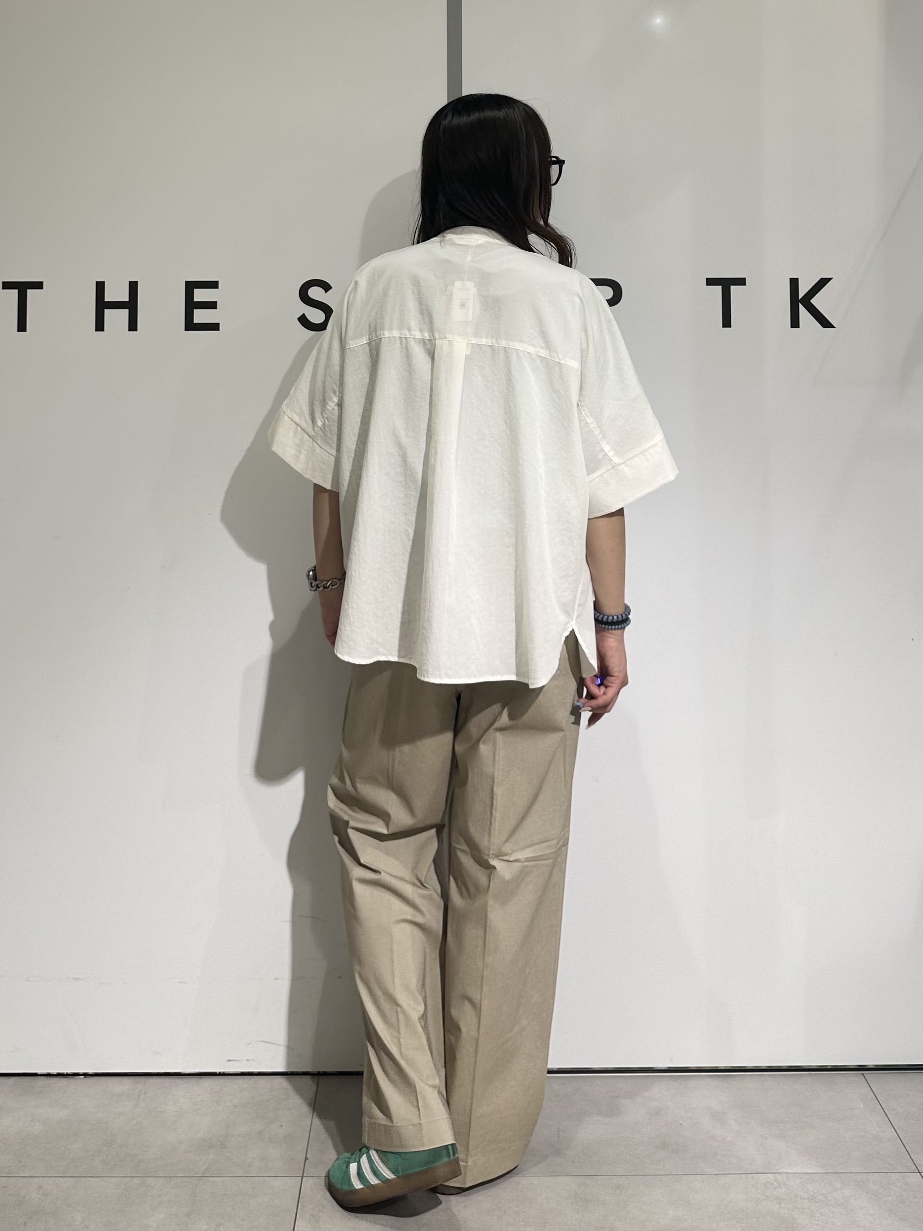 cottonさんの「THE SHOP TK｜【高レビュー/体型カバー】さらっと快適 ドルマン5分袖ブラウス」を使ったコーディネート