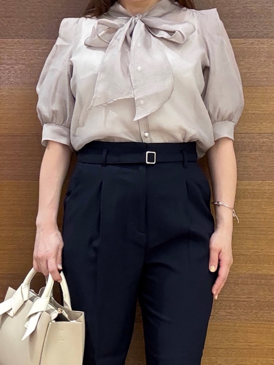 maichiさんの「OPAQUE.CLIP｜オーガンシアーリボンフリルブラウス【洗濯機OK／イージーアイロン】」を使ったコーディネート
