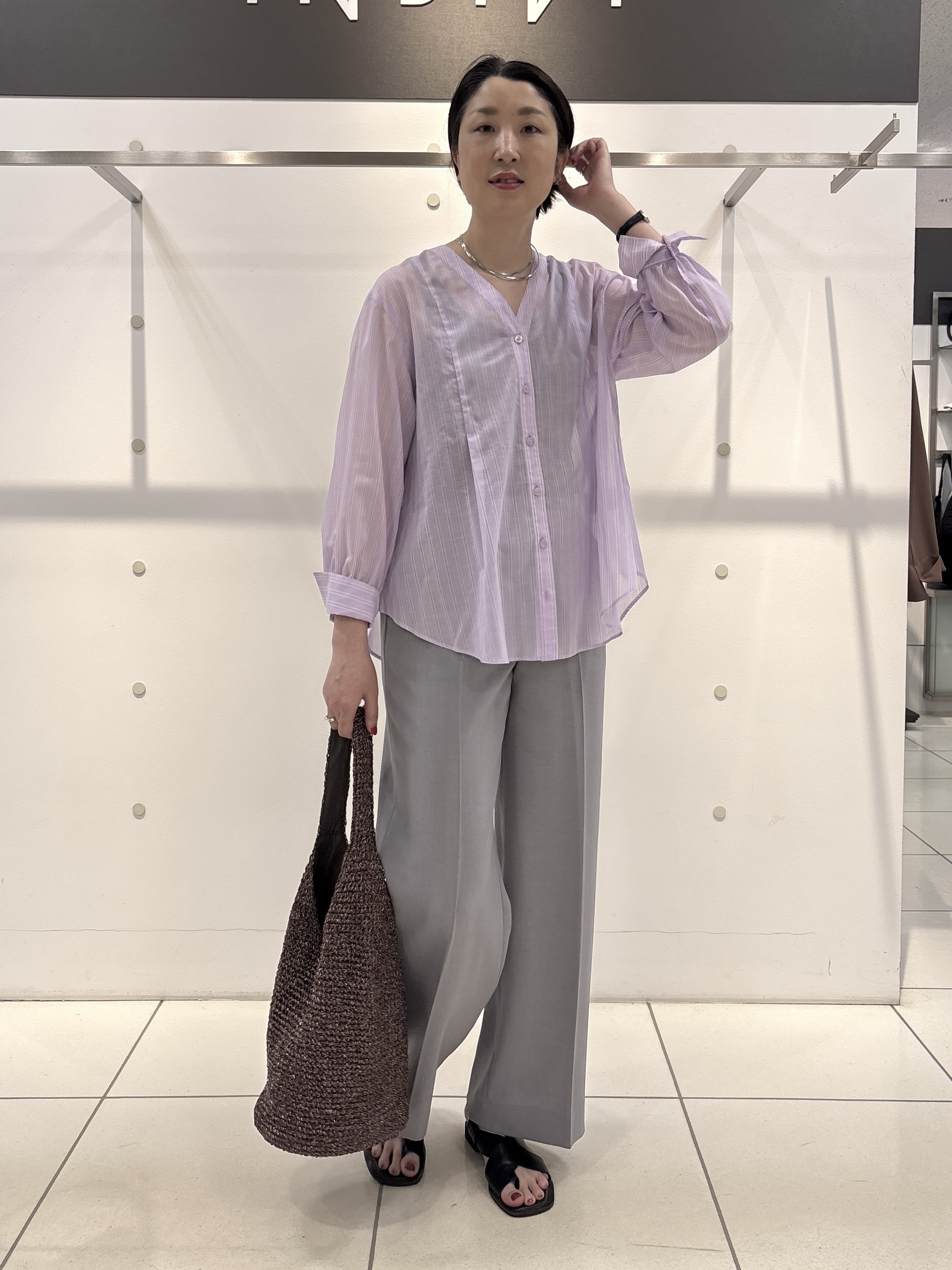 yuriさんの「INDIVI｜【洗える／UVケア／SETUP可能】ウール調ワイドパンツ」を使ったコーディネート