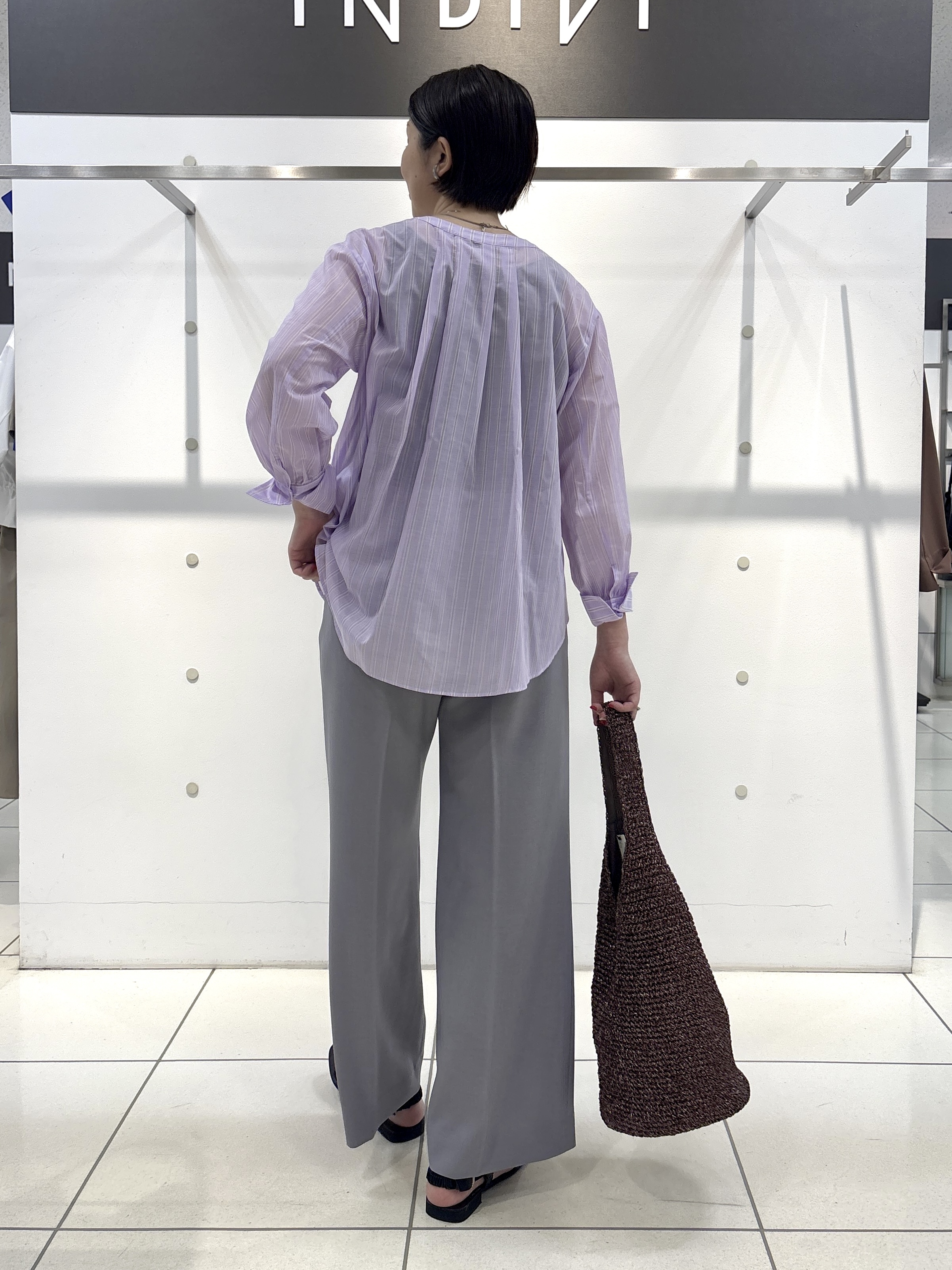 yuriさんの「INDIVI｜【洗える／UVケア／SETUP可能】ウール調ワイドパンツ」を使ったコーディネート