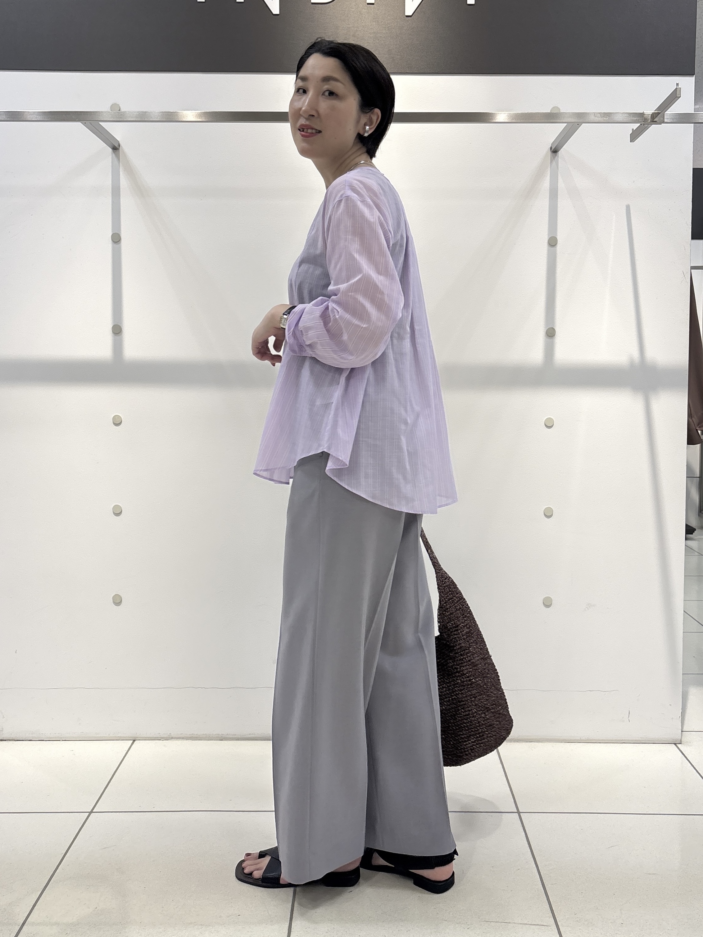 yuriさんの「INDIVI｜【洗える／UVケア／SETUP可能】ウール調ワイドパンツ」を使ったコーディネート