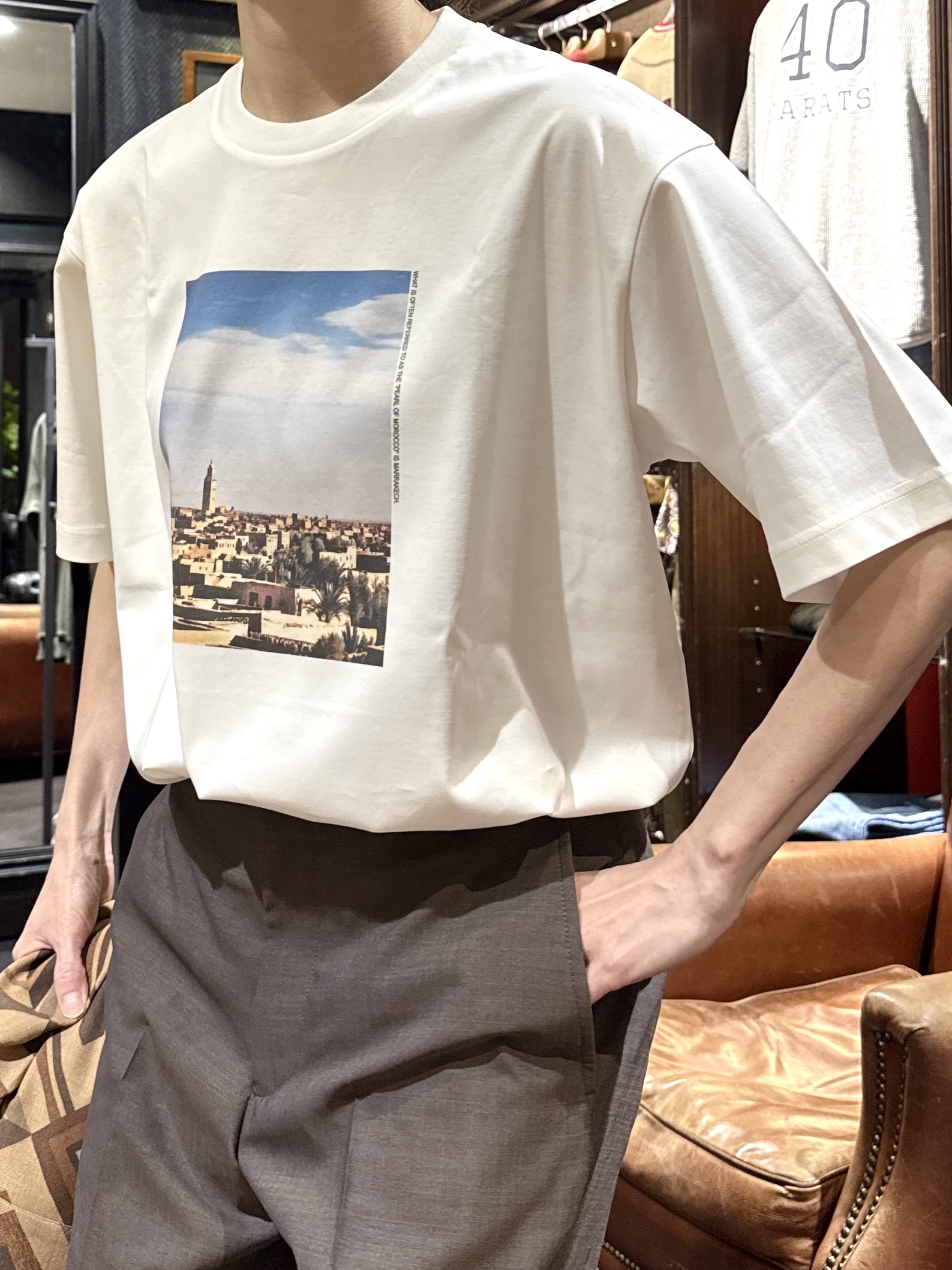 神野（jinno）さんの「TAKEO KIKUCHI｜【BOWLER HAT LABEL】TWトロピカルシャンブレー JAZZスラックス」を使ったコーディネート