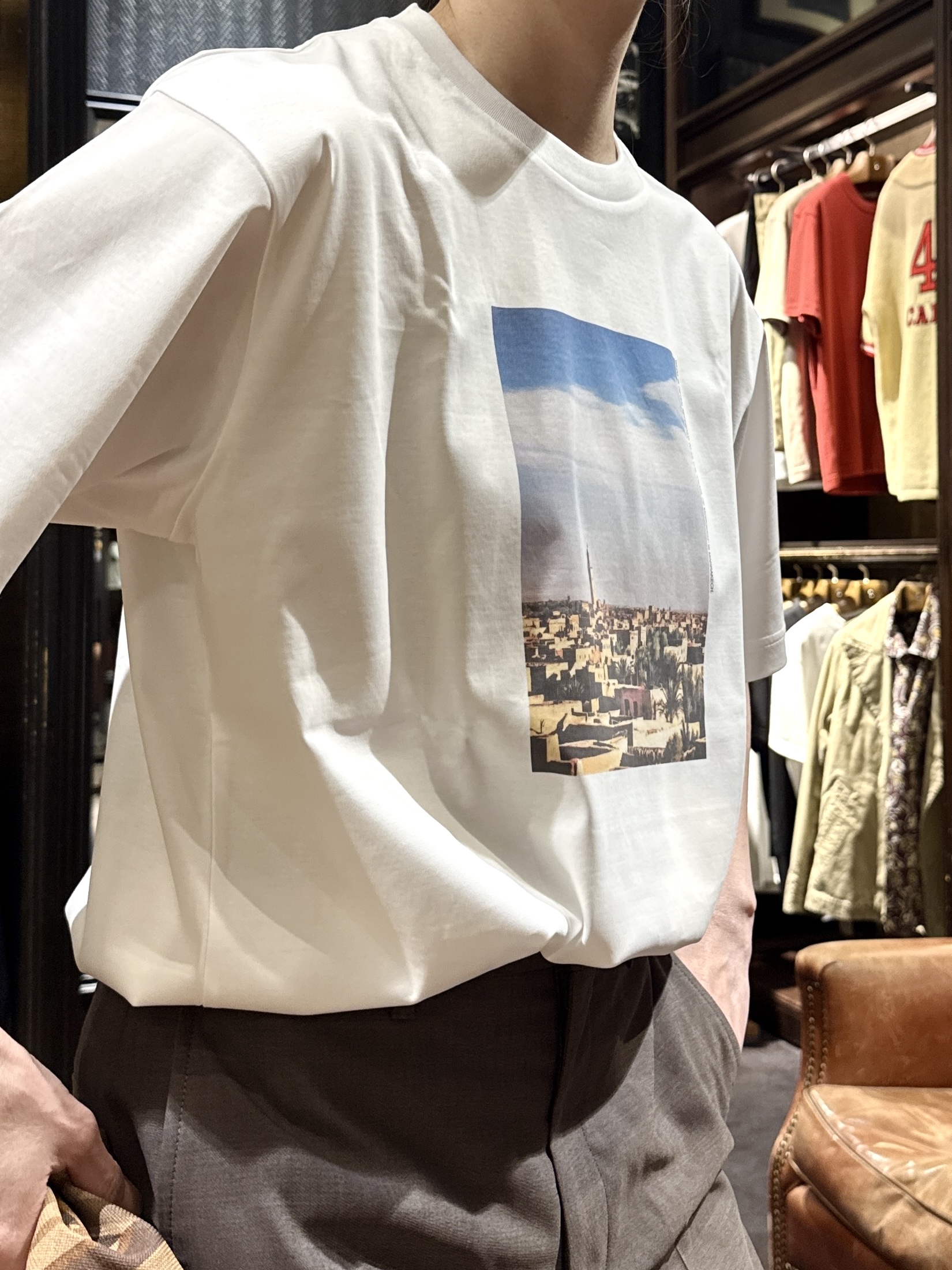 神野（jinno）さんの「TAKEO KIKUCHI｜【BOWLER HAT LABEL】TWトロピカルシャンブレー JAZZスラックス」を使ったコーディネート
