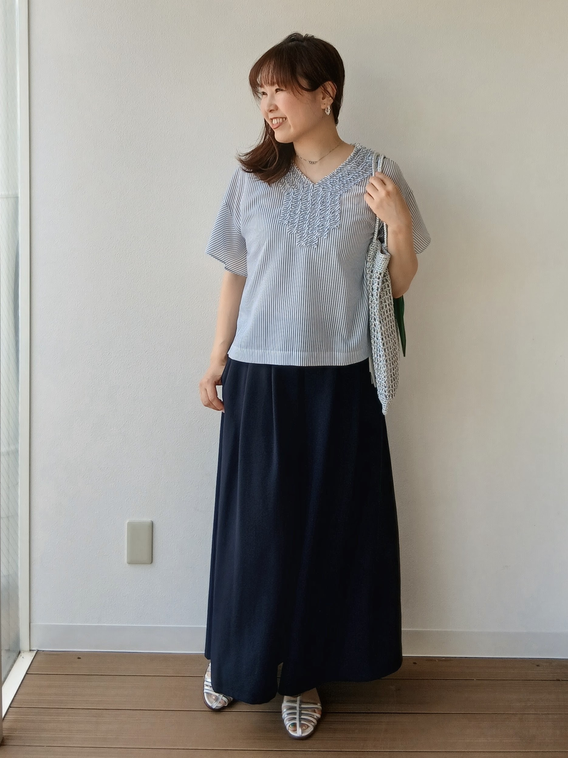 なみきさんの「UNTITLED｜【接触冷感/通気性/洗える】Vネックフリルブラウス」を使ったコーディネート