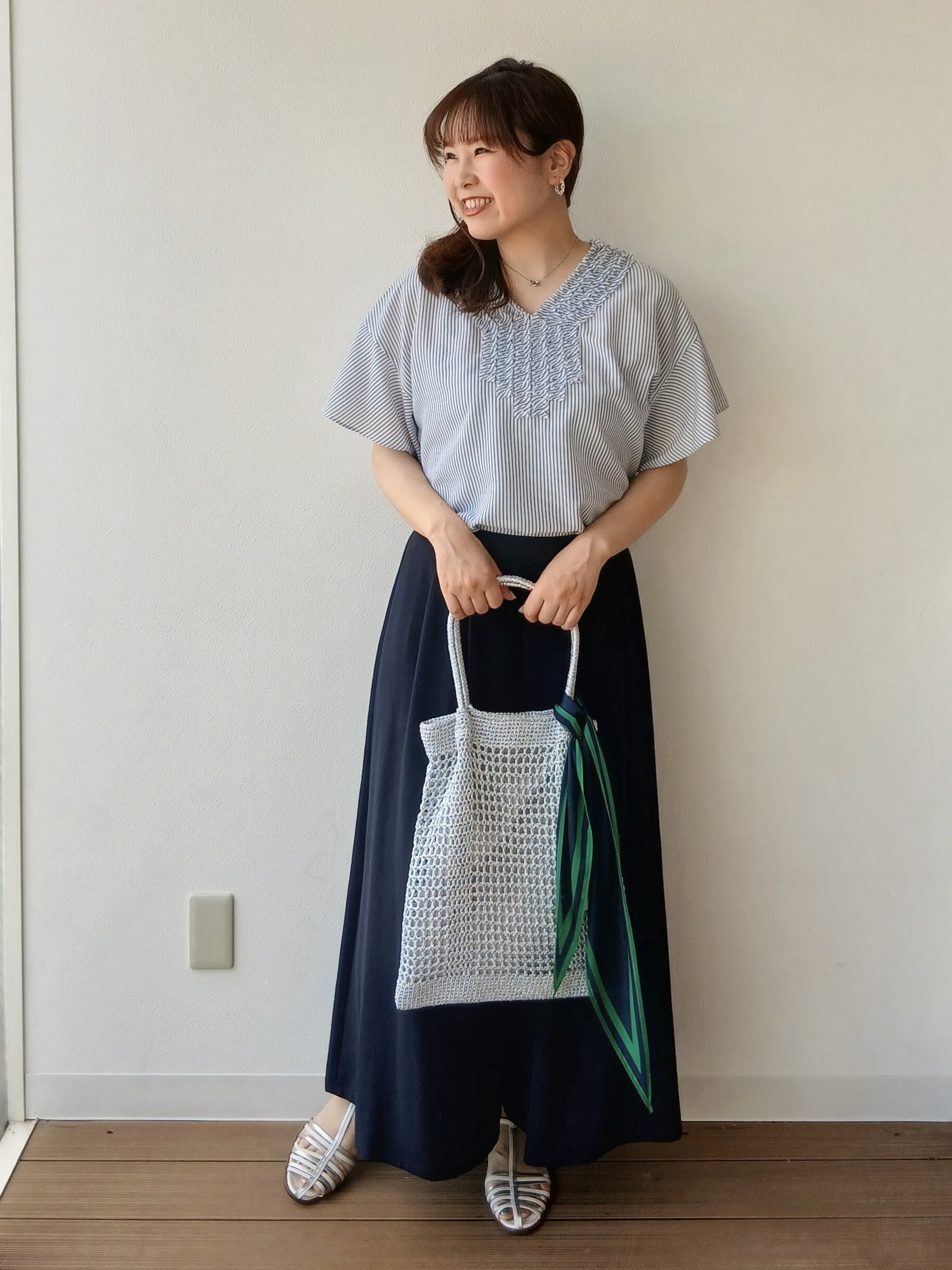 なみきさんの「UNTITLED｜【接触冷感/通気性/洗える】Vネックフリルブラウス」を使ったコーディネート