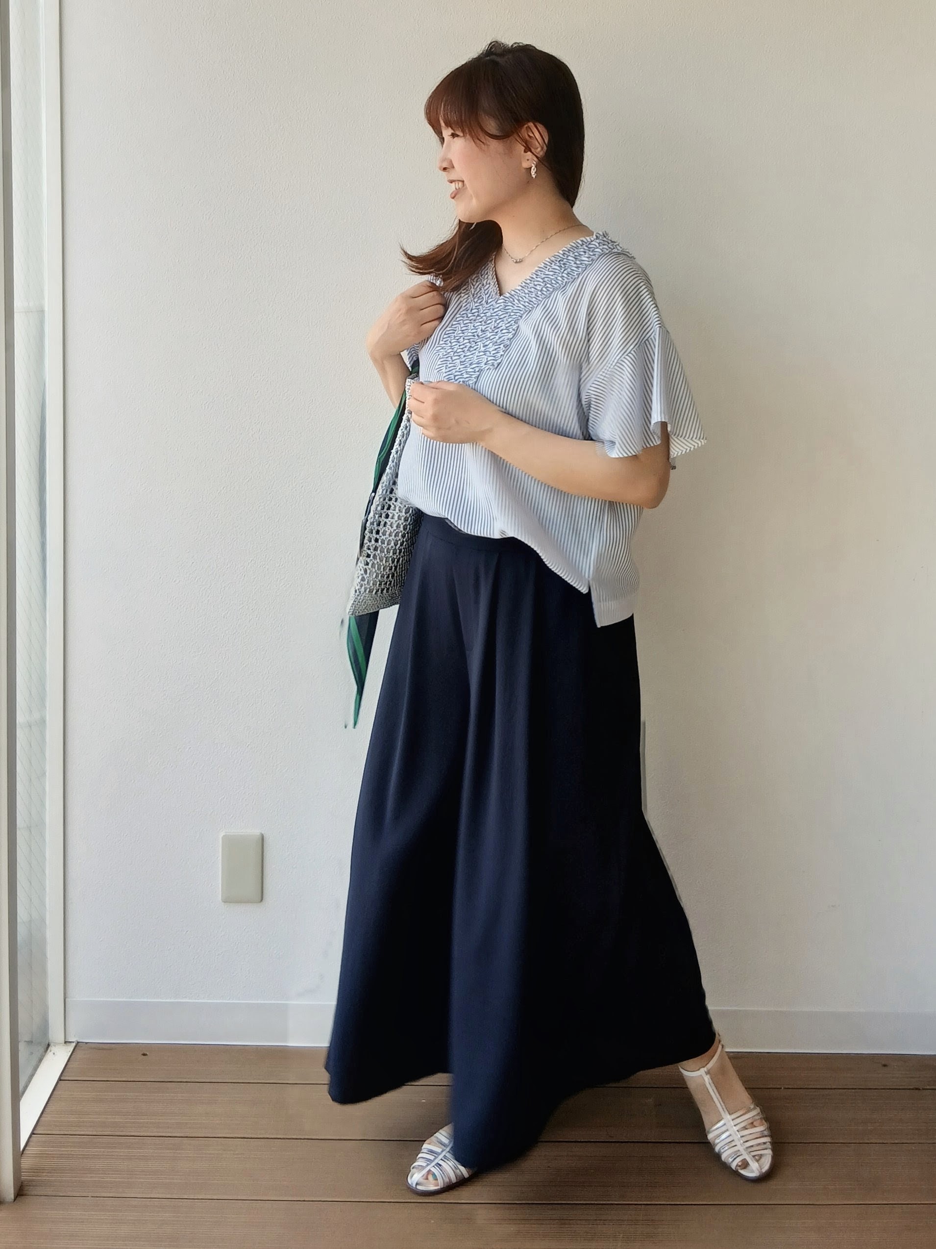 なみきさんの「UNTITLED｜【接触冷感/通気性/洗える】Vネックフリルブラウス」を使ったコーディネート