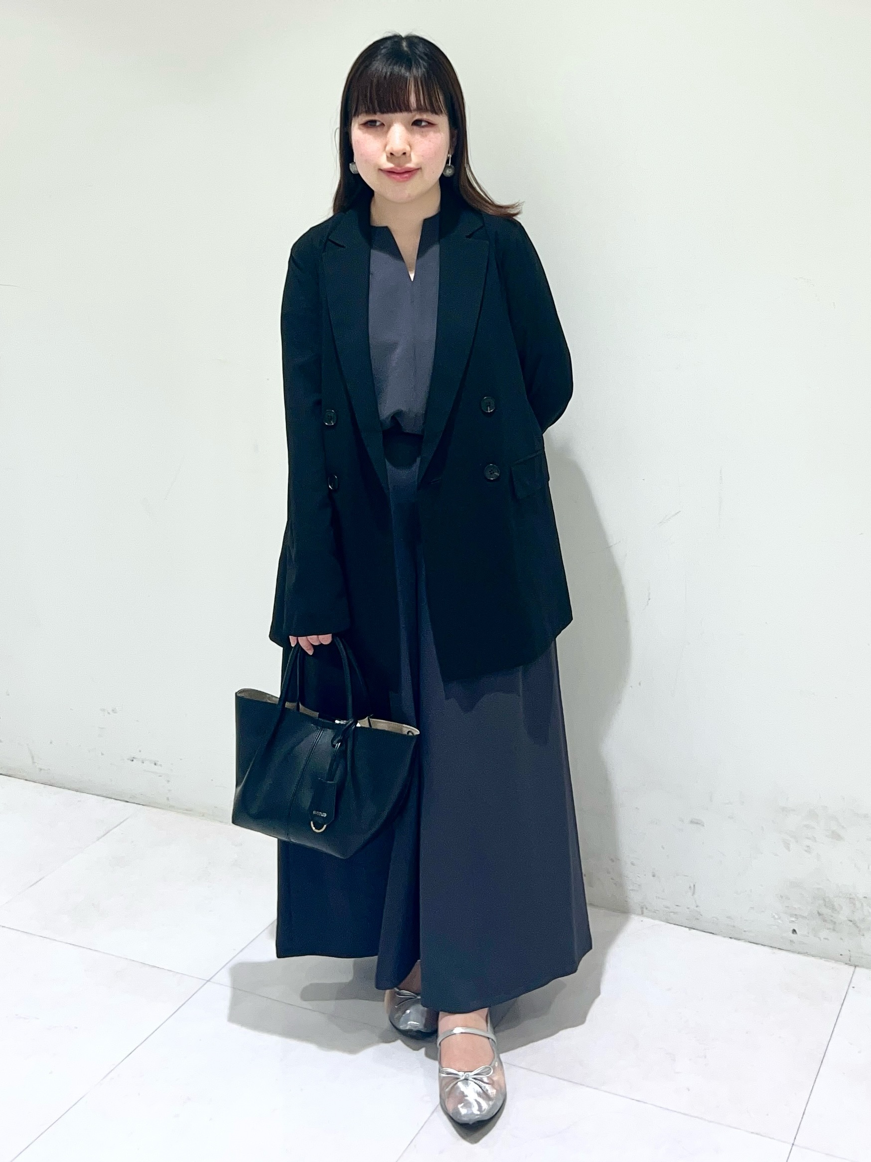 Mitsukiさんの「UNTITLED｜【UV/接触冷感/セットアップ可】リラクシーキーVネックブラウス」を使ったコーディネート