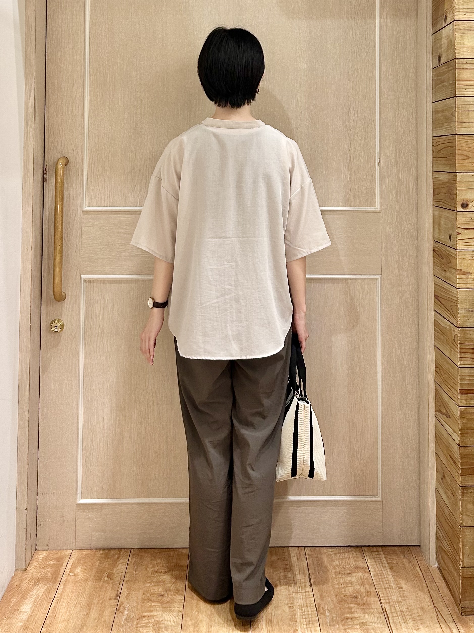ちぐささんの「SHOO･LA･RUE｜【洗濯機可/S-LL】大人の抜け感 ゆるっと5分袖シャツ」を使ったコーディネート