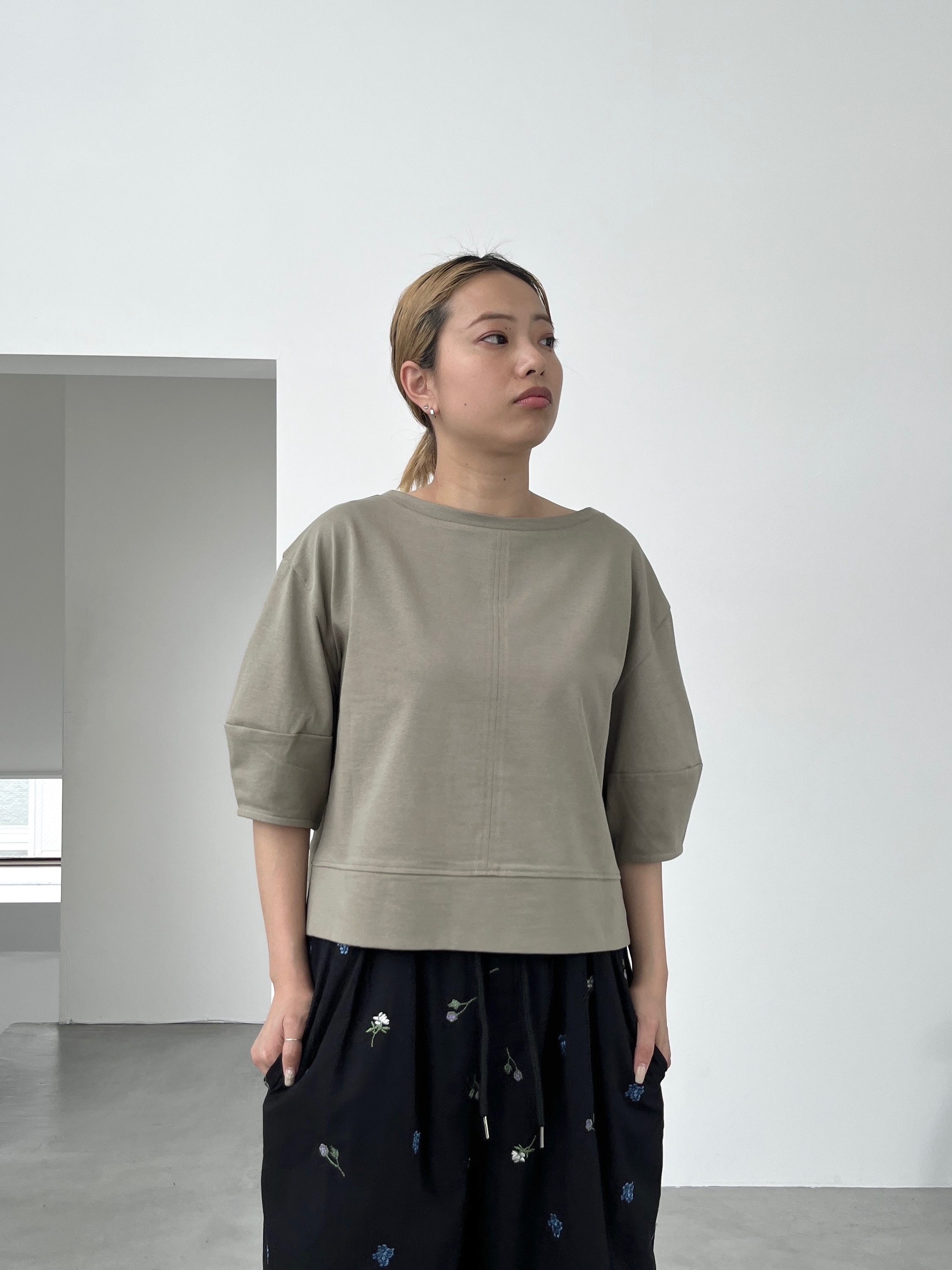 Harukaさんの「INDIVI｜ハーフスリーブフォルムカットソー【再入荷／マシンウォッシュ／接触冷感】」を使ったコーディネート