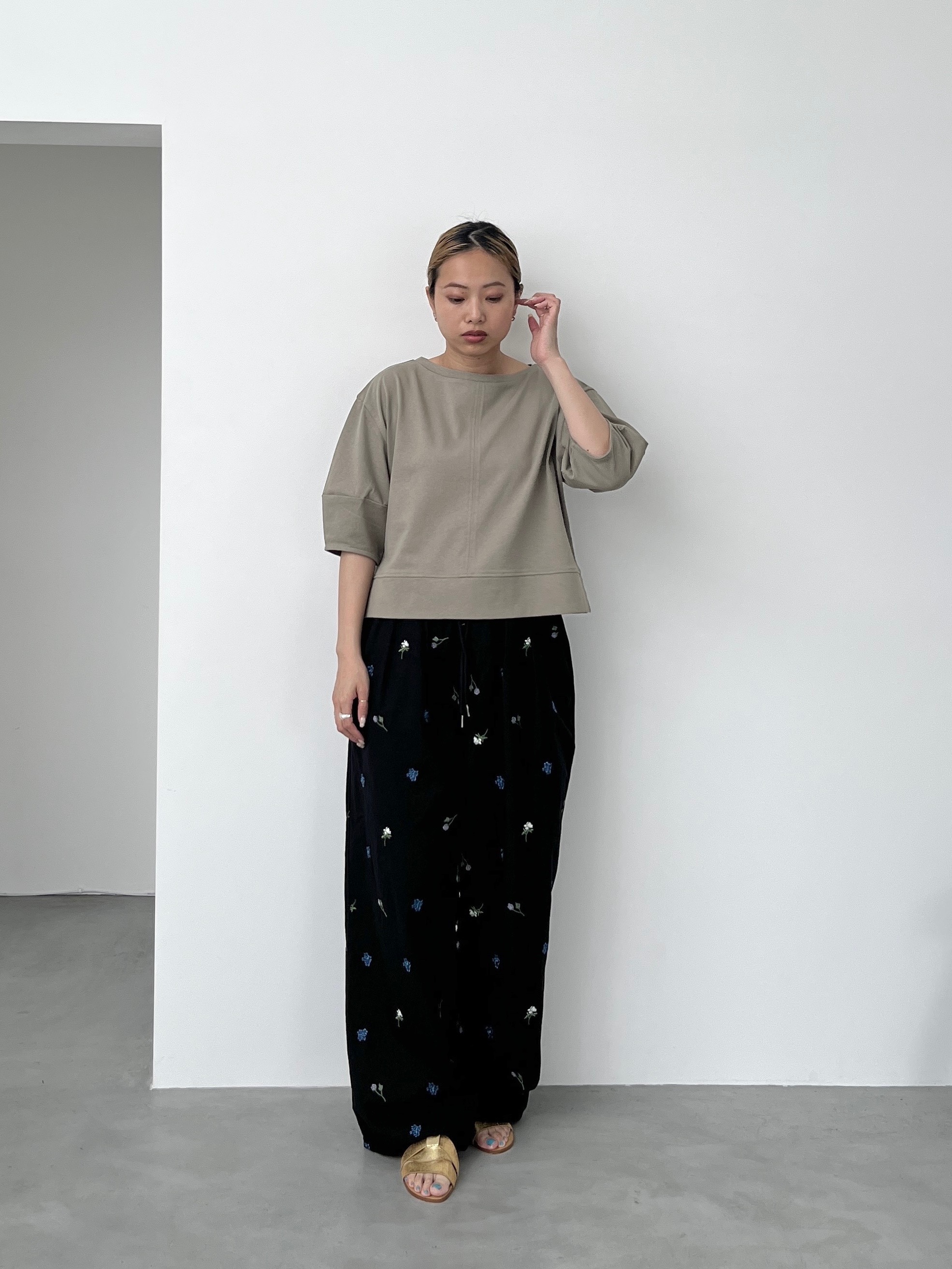 Harukaさんの「INDIVI｜ハーフスリーブフォルムカットソー【再入荷／マシンウォッシュ／接触冷感】」を使ったコーディネート