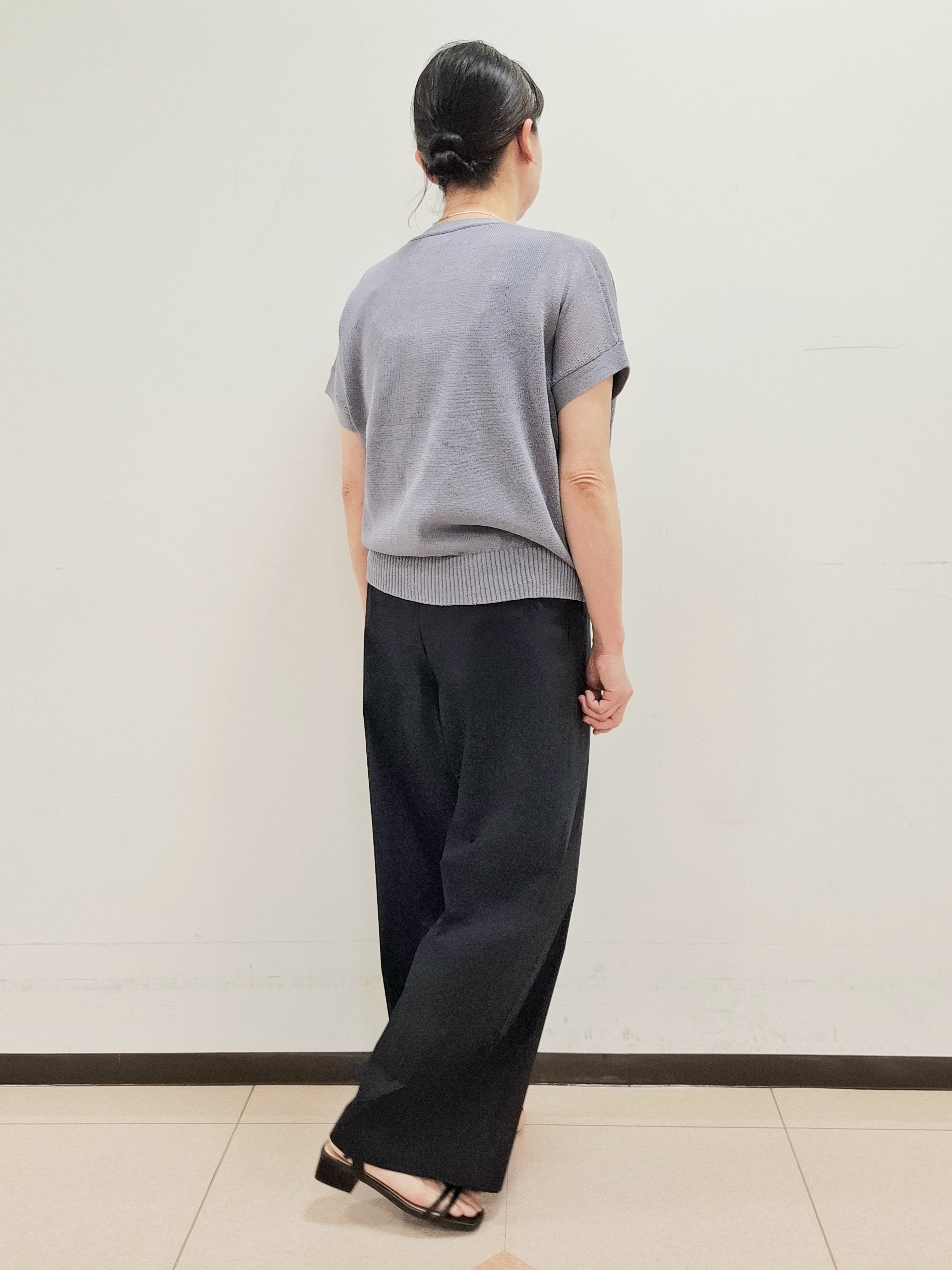 ねぎさんの「UNTITLED｜【洗える/清涼感】ドライタッチスリーブレスカーディガン」を使ったコーディネート