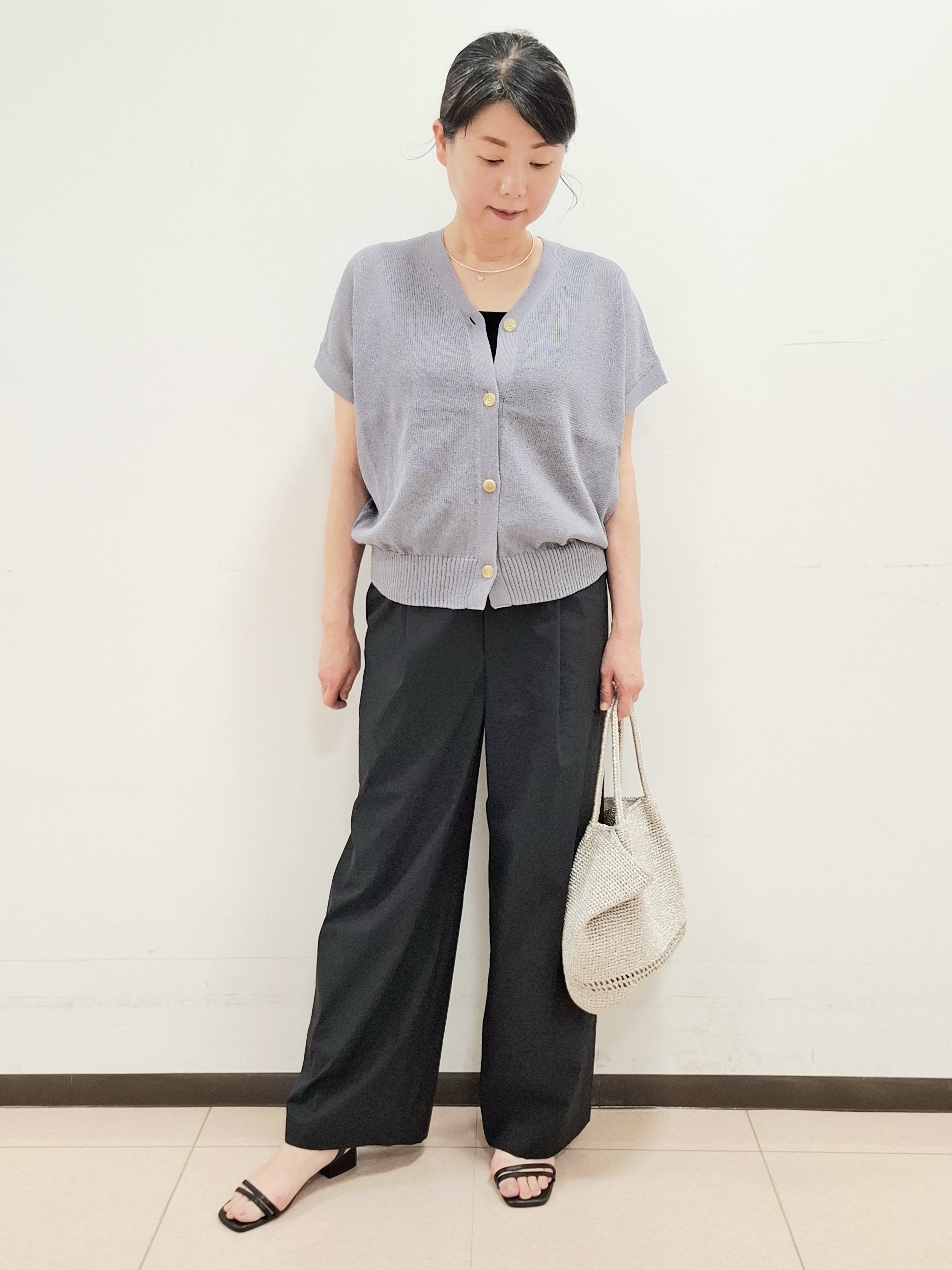 ねぎさんの「UNTITLED｜【洗える/清涼感】ドライタッチスリーブレスカーディガン」を使ったコーディネート