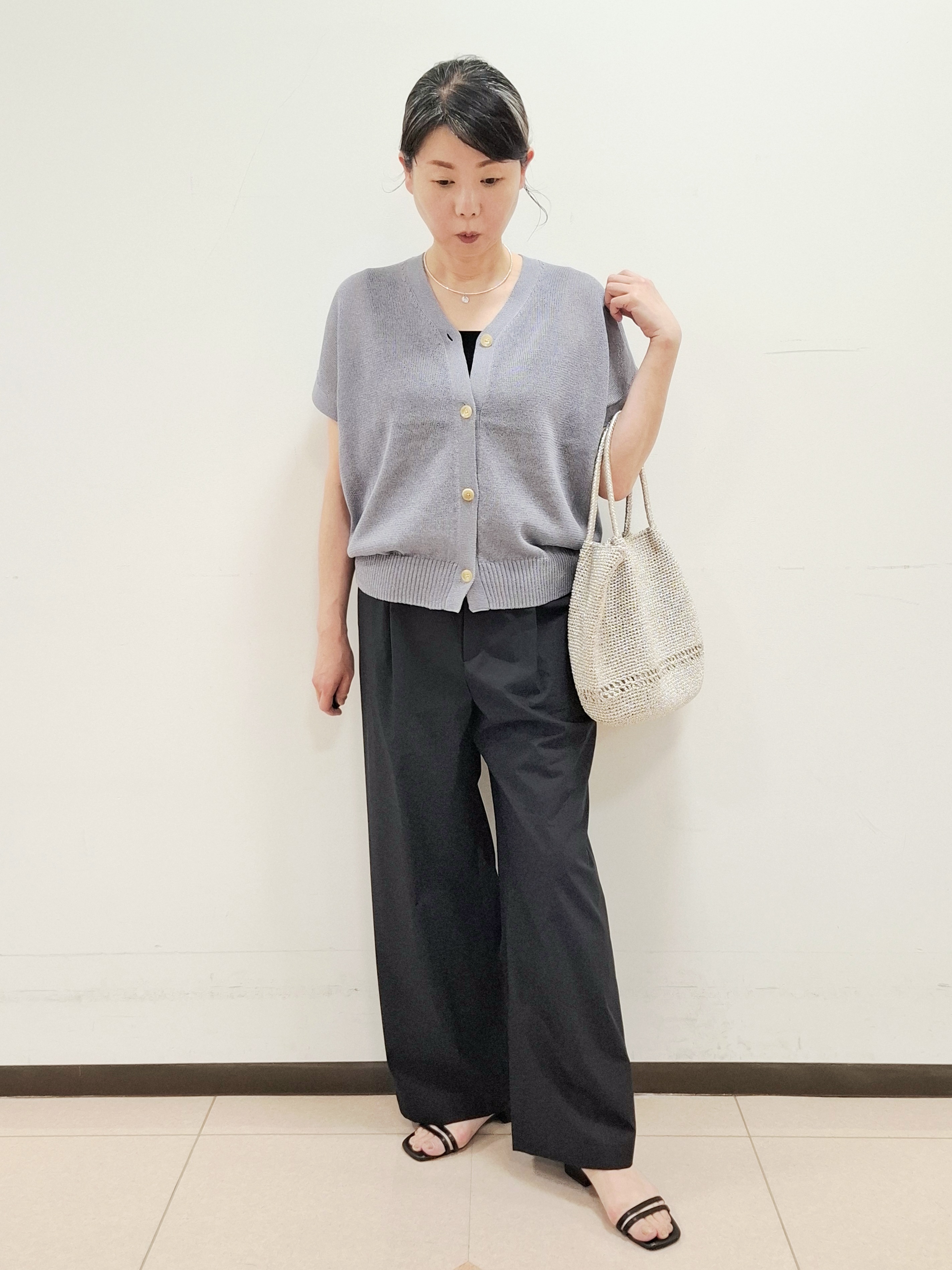 ねぎさんの「UNTITLED｜【洗える/清涼感】ドライタッチスリーブレスカーディガン」を使ったコーディネート