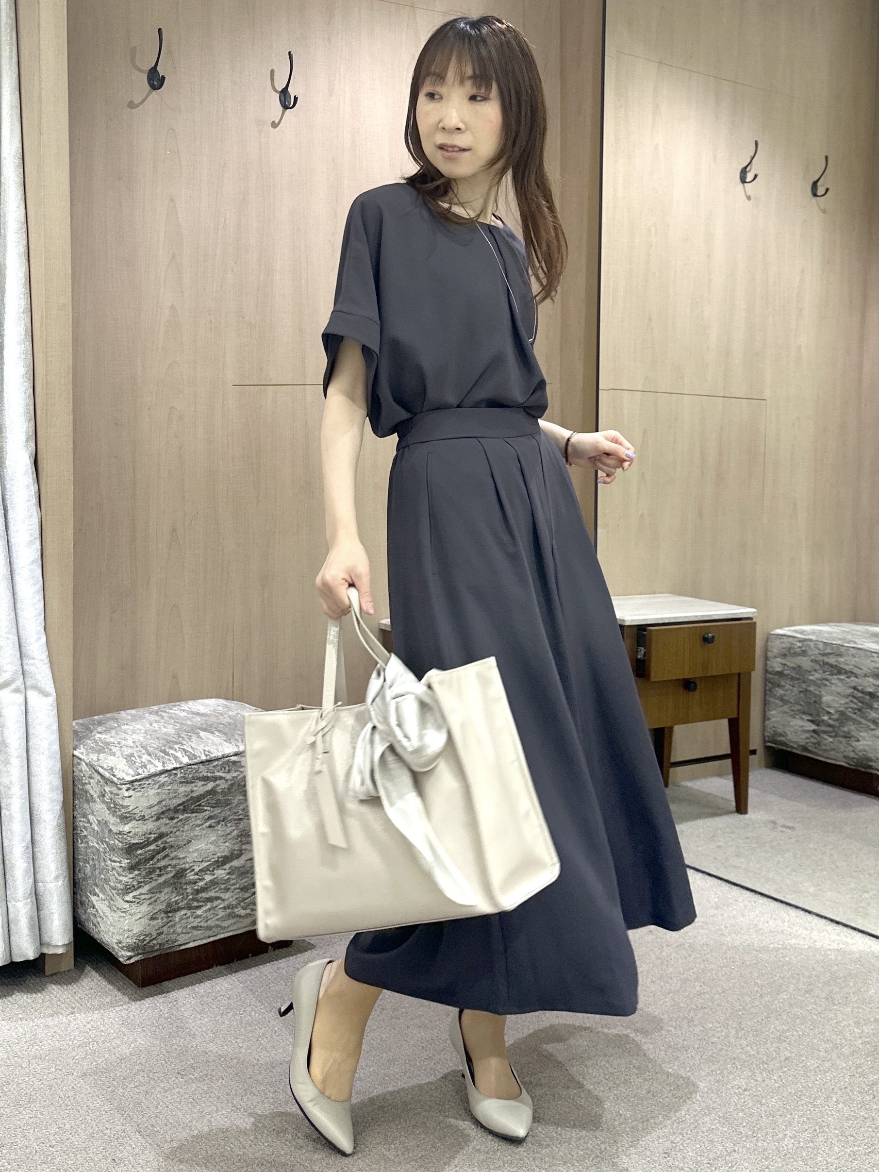 Miwaさんの「UNTITLED｜【前後2WAY/はっ水/セットアップ可】リラクシーフレンチスリーブブラウス」を使ったコーディネート