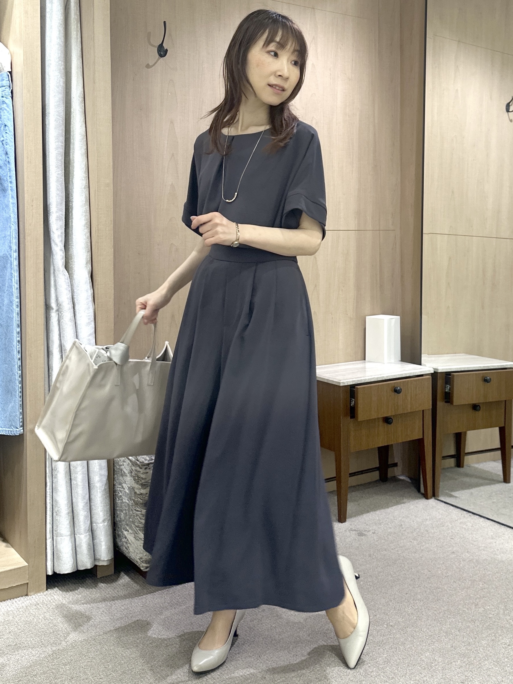 Miwaさんの「UNTITLED｜【前後2WAY/はっ水/セットアップ可】リラクシーフレンチスリーブブラウス」を使ったコーディネート