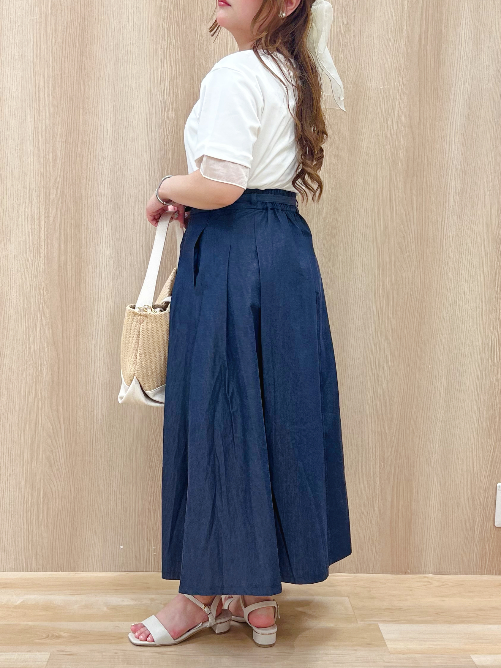 みことさんの「grove｜【二の腕カバー/UVカット・ひんやり】袖口シアースクエアネックTシャツ」を使ったコーディネート