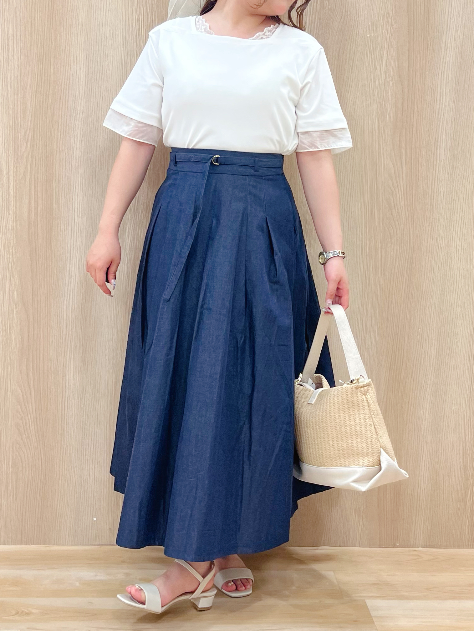 みことさんの「grove｜【二の腕カバー/UVカット・ひんやり】袖口シアースクエアネックTシャツ」を使ったコーディネート