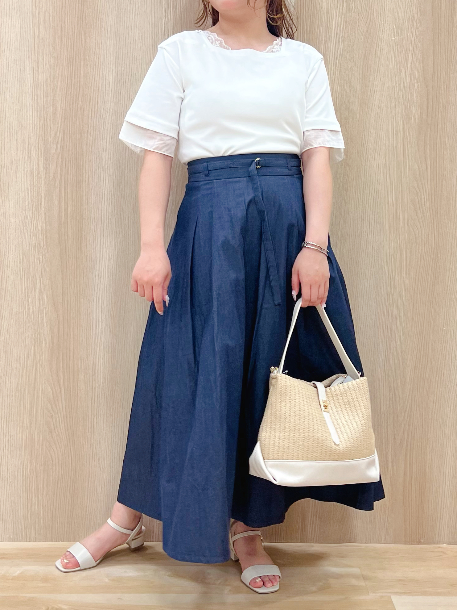 みことさんの「grove｜【二の腕カバー/UVカット・ひんやり】袖口シアースクエアネックTシャツ」を使ったコーディネート