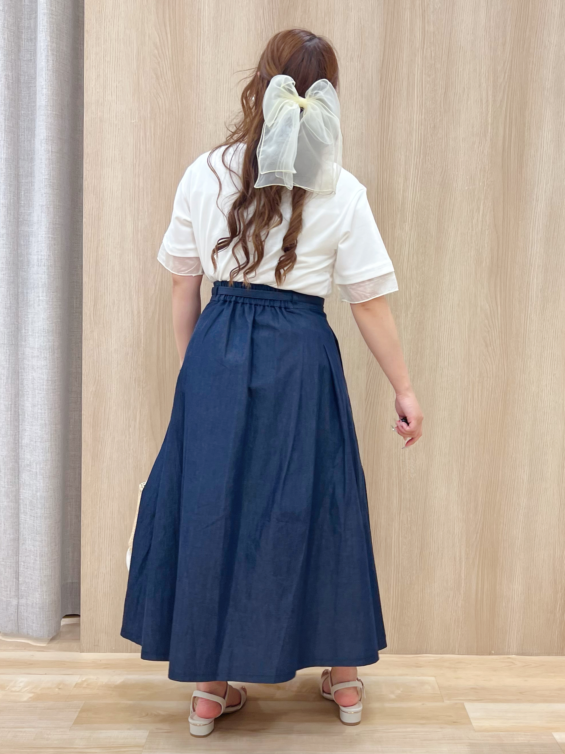 みことさんの「grove｜【二の腕カバー/UVカット・ひんやり】袖口シアースクエアネックTシャツ」を使ったコーディネート
