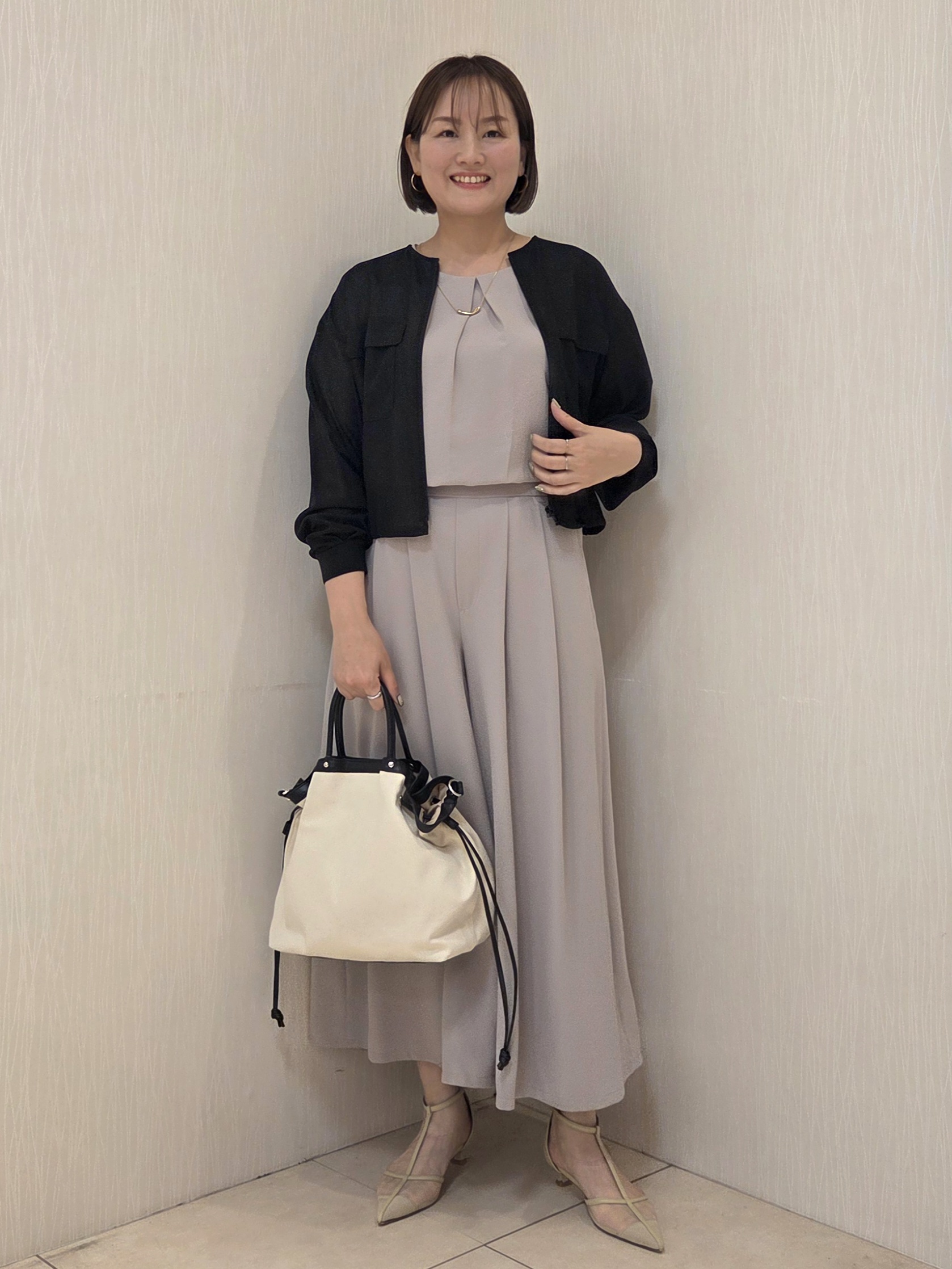 naokoさんの「UNTITLED｜【前後2WAY/はっ水/セットアップ可】リラクシーフレンチスリーブブラウス」を使ったコーディネート