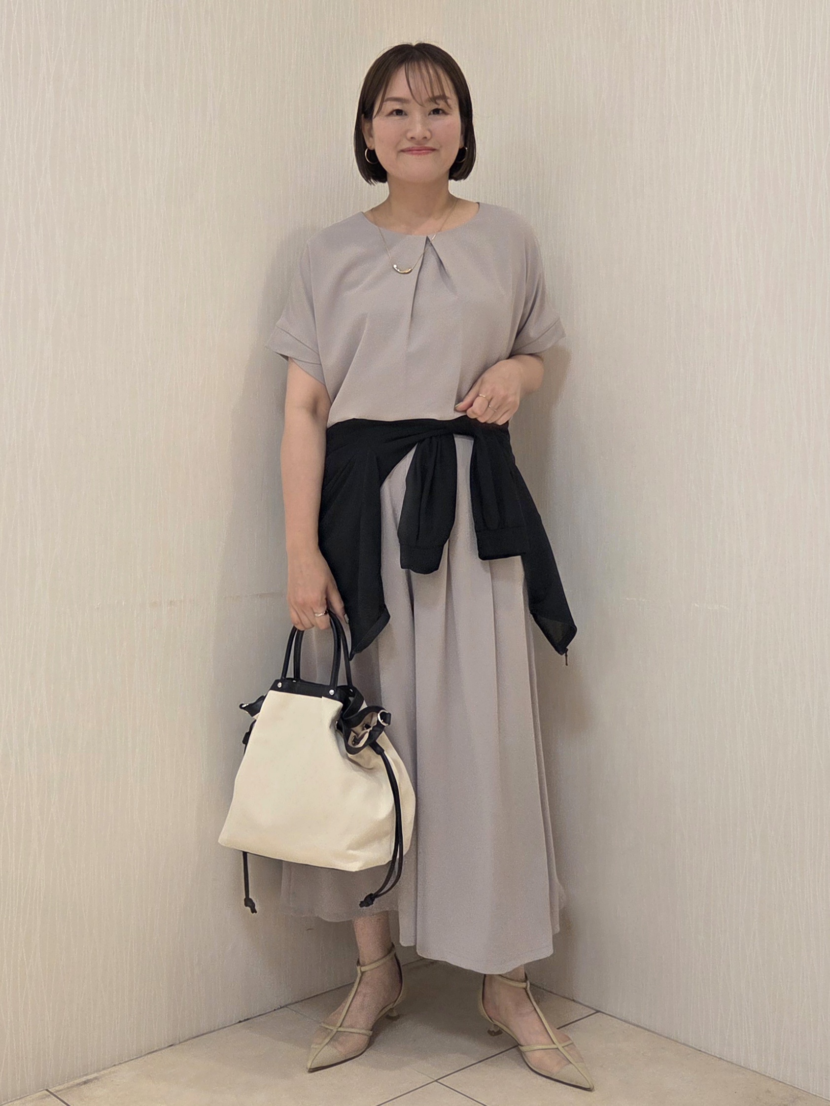 naokoさんの「UNTITLED｜【前後2WAY/はっ水/セットアップ可】リラクシーフレンチスリーブブラウス」を使ったコーディネート