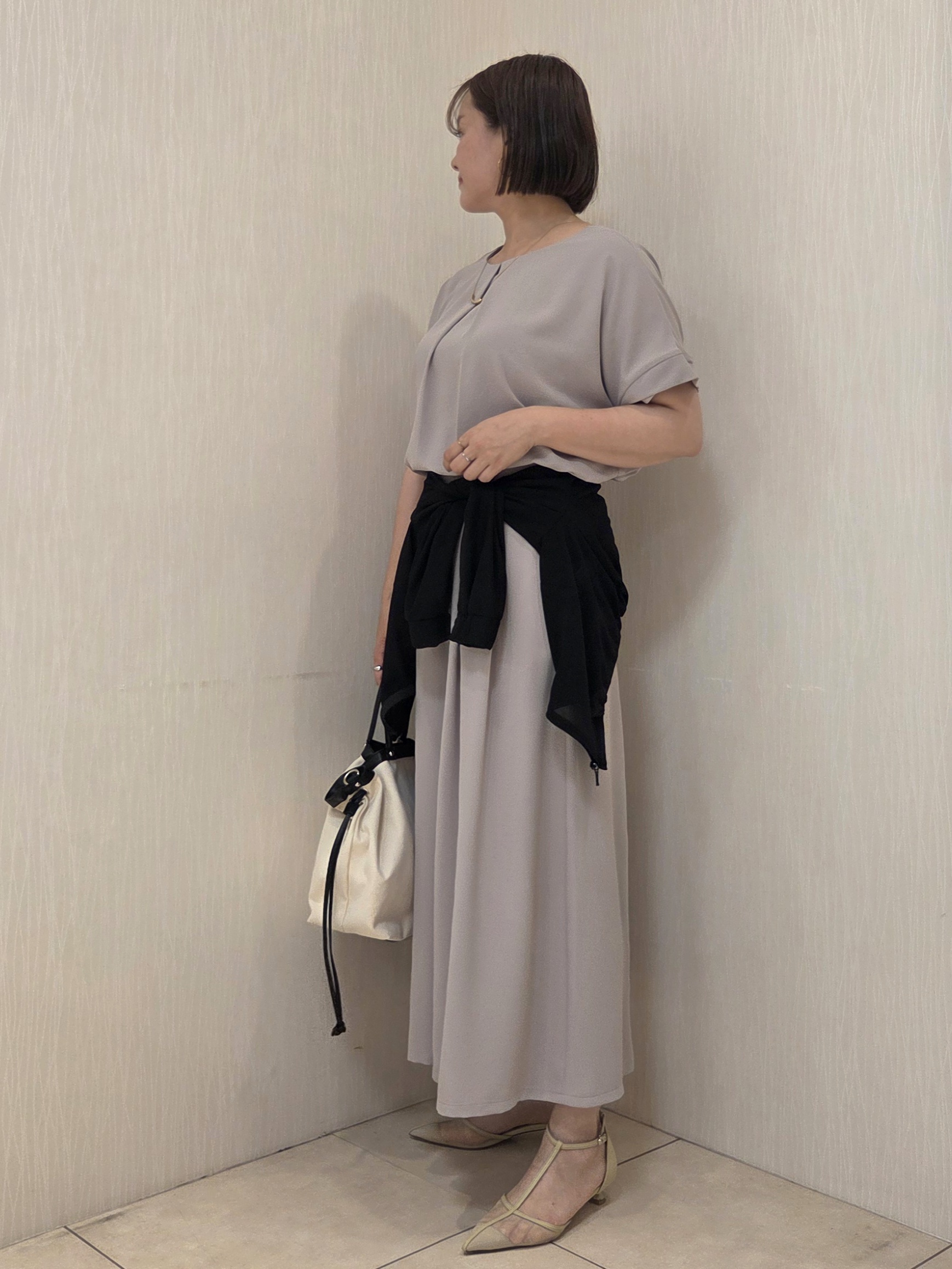 naokoさんの「UNTITLED｜【前後2WAY/はっ水/セットアップ可】リラクシーフレンチスリーブブラウス」を使ったコーディネート