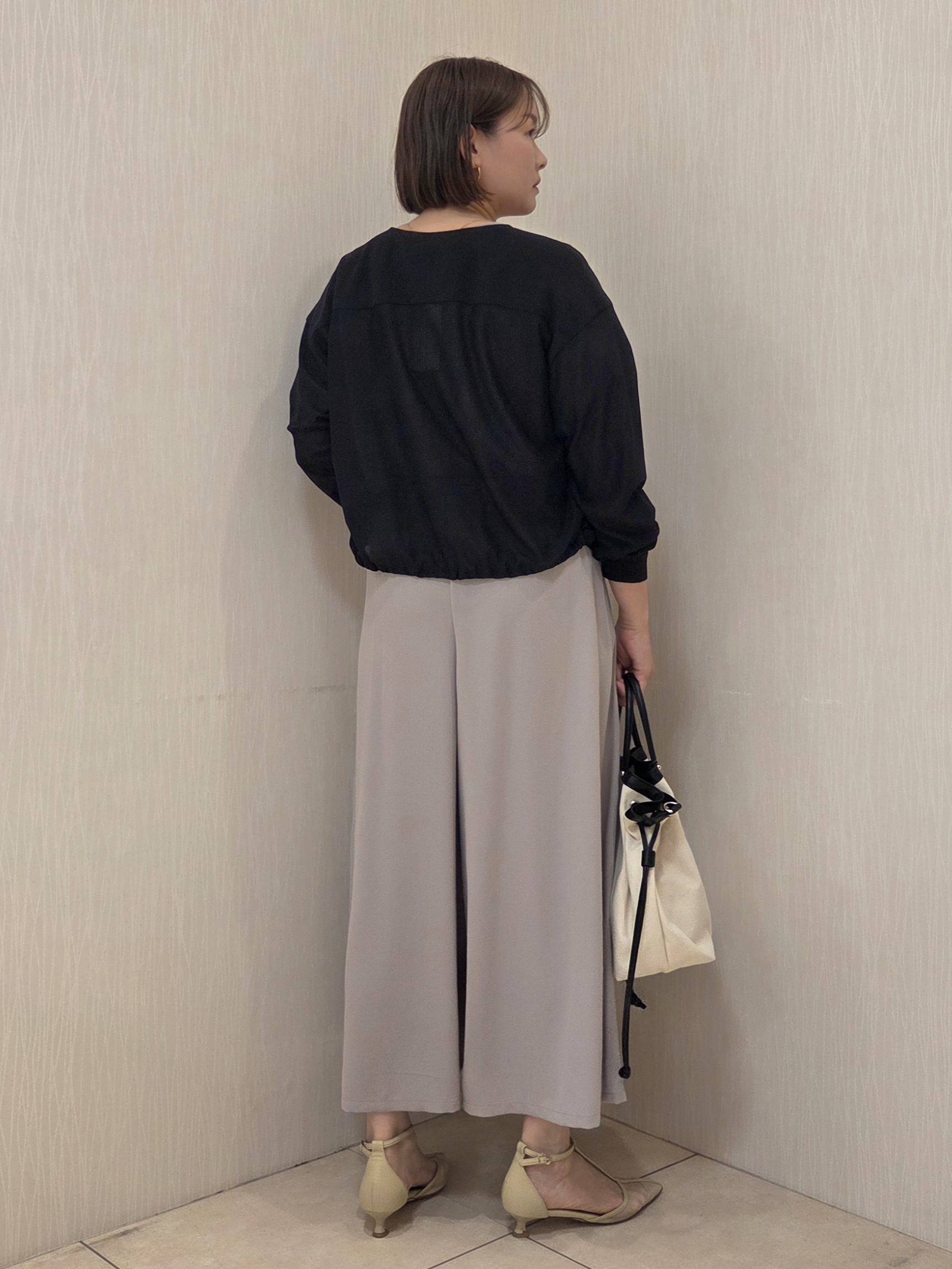naokoさんの「UNTITLED｜【前後2WAY/はっ水/セットアップ可】リラクシーフレンチスリーブブラウス」を使ったコーディネート