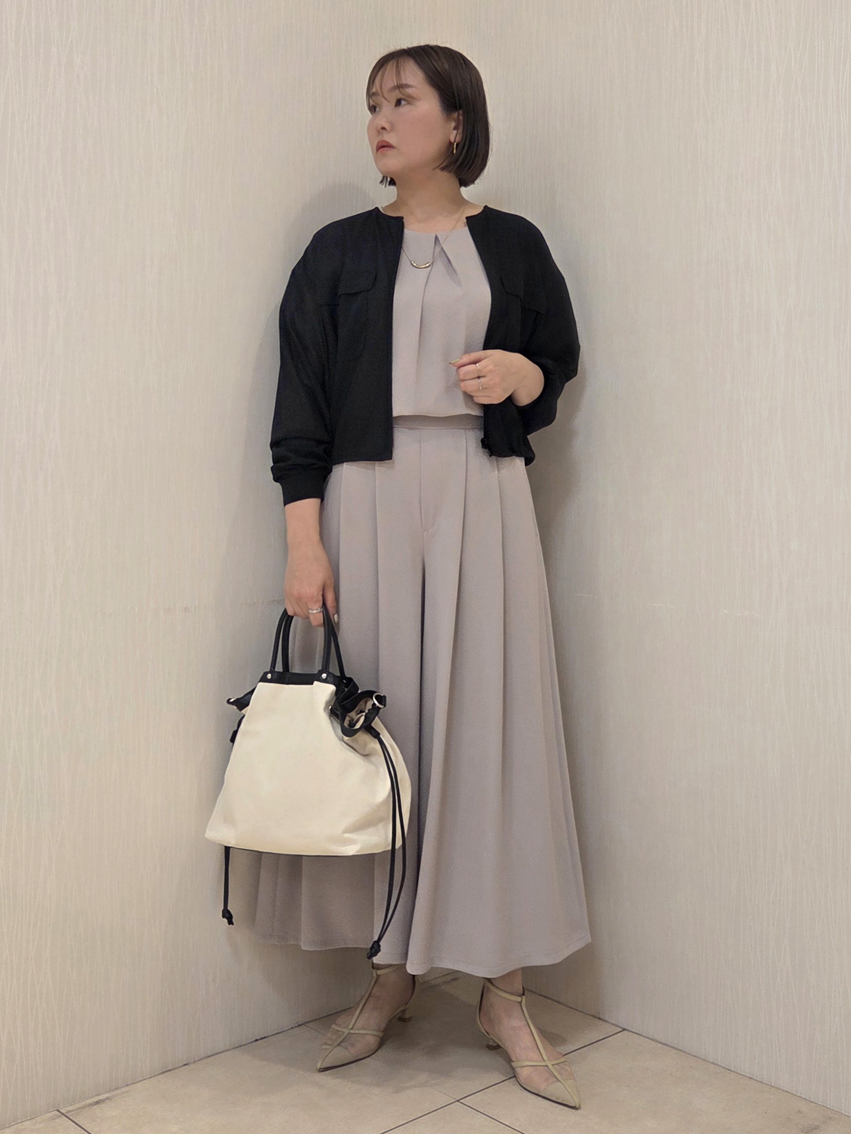 naokoさんの「UNTITLED｜【前後2WAY/はっ水/セットアップ可】リラクシーフレンチスリーブブラウス」を使ったコーディネート