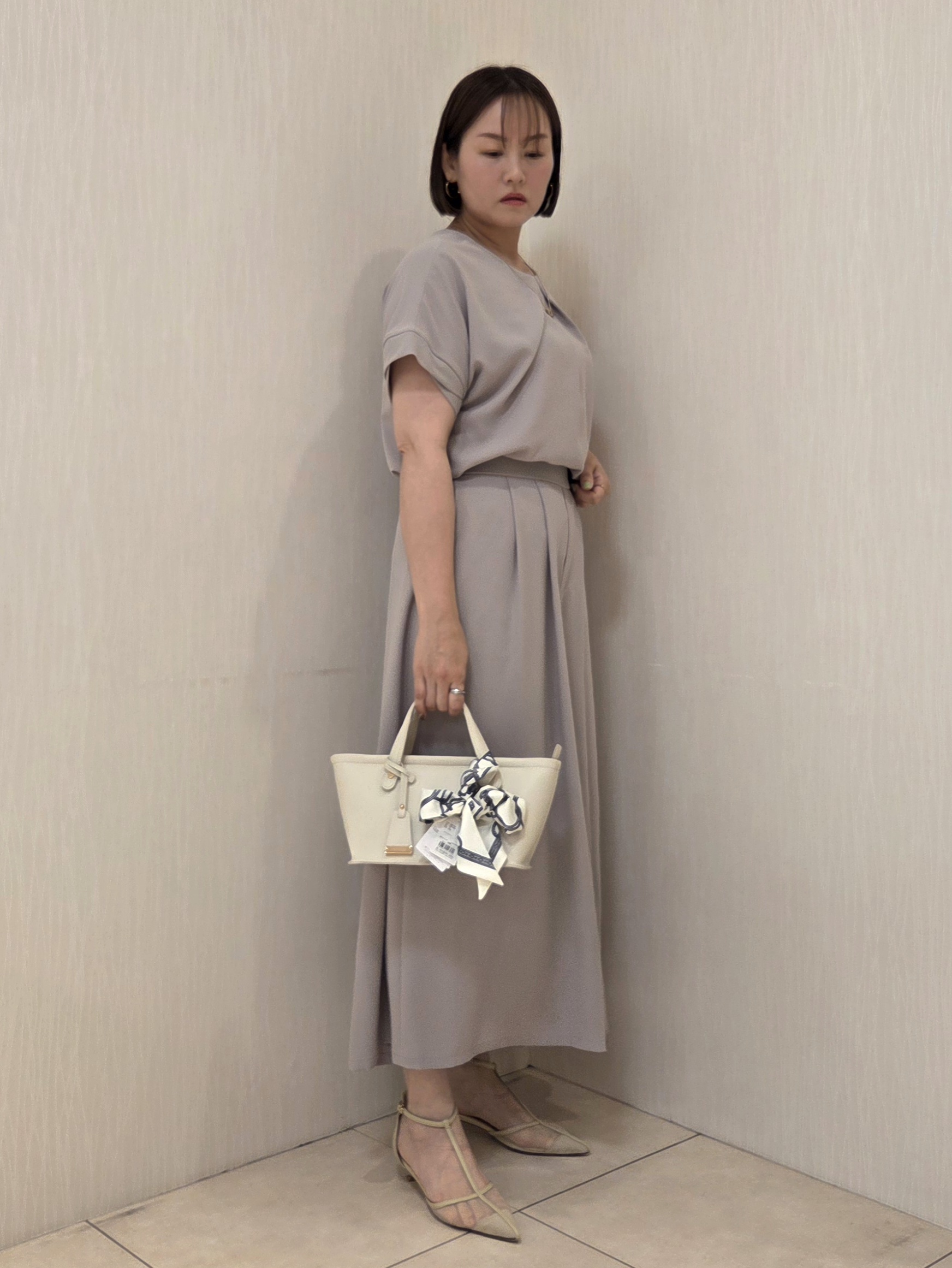 naokoさんの「UNTITLED｜【前後2WAY/はっ水/セットアップ可】リラクシーフレンチスリーブブラウス」を使ったコーディネート
