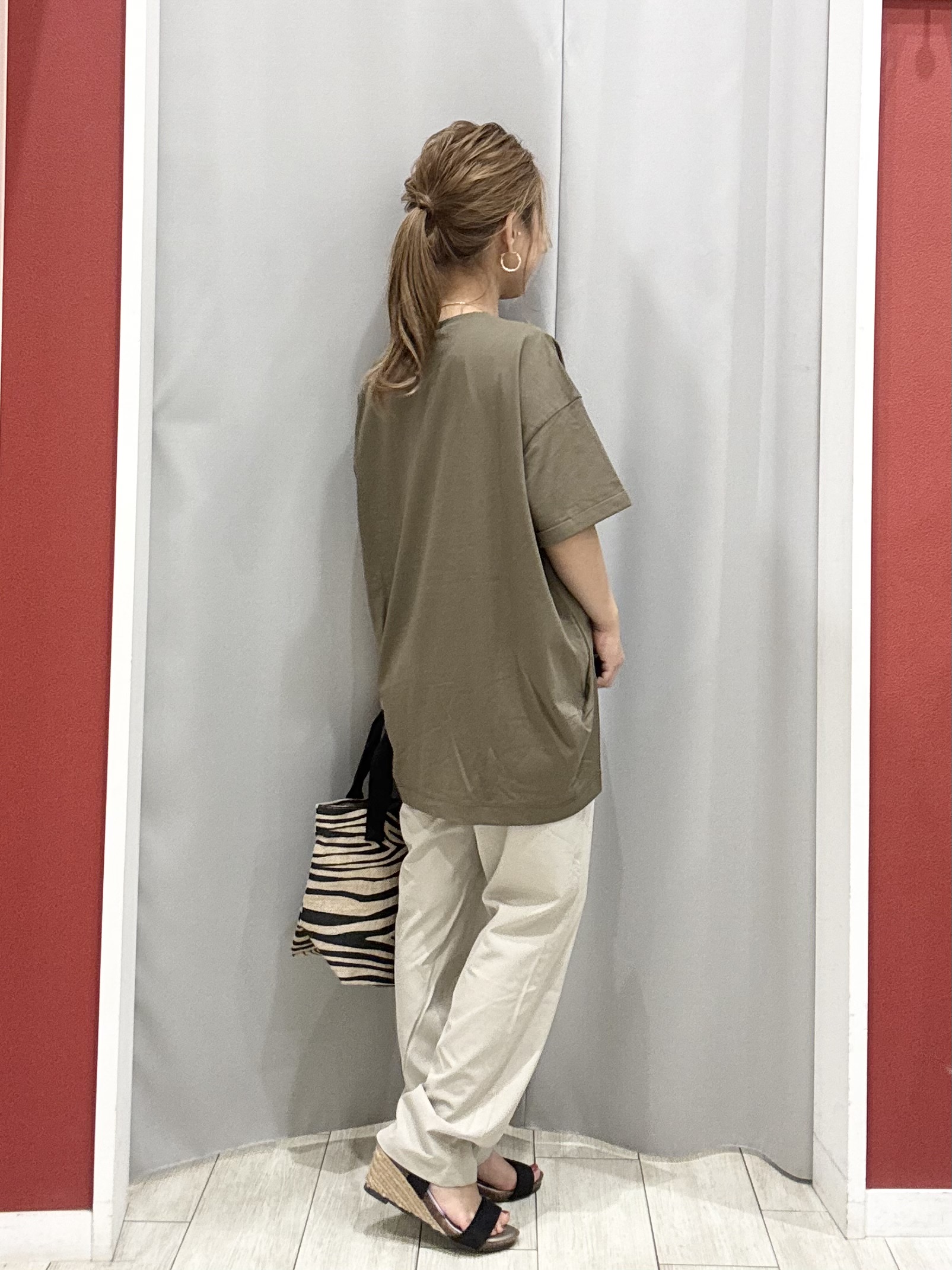 shioさんの「SHOO･LA･RUE｜【ひんやり/S-LL】インせず決まる フロントタックデザインTシャツ」を使ったコーディネート