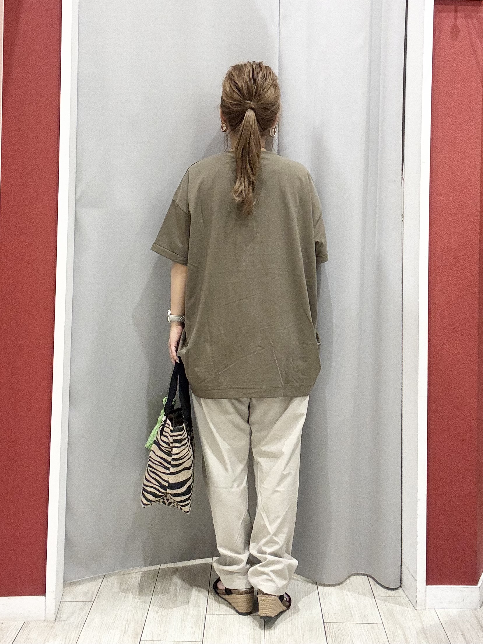 shioさんの「SHOO･LA･RUE｜【ひんやり/S-LL】インせず決まる フロントタックデザインTシャツ」を使ったコーディネート