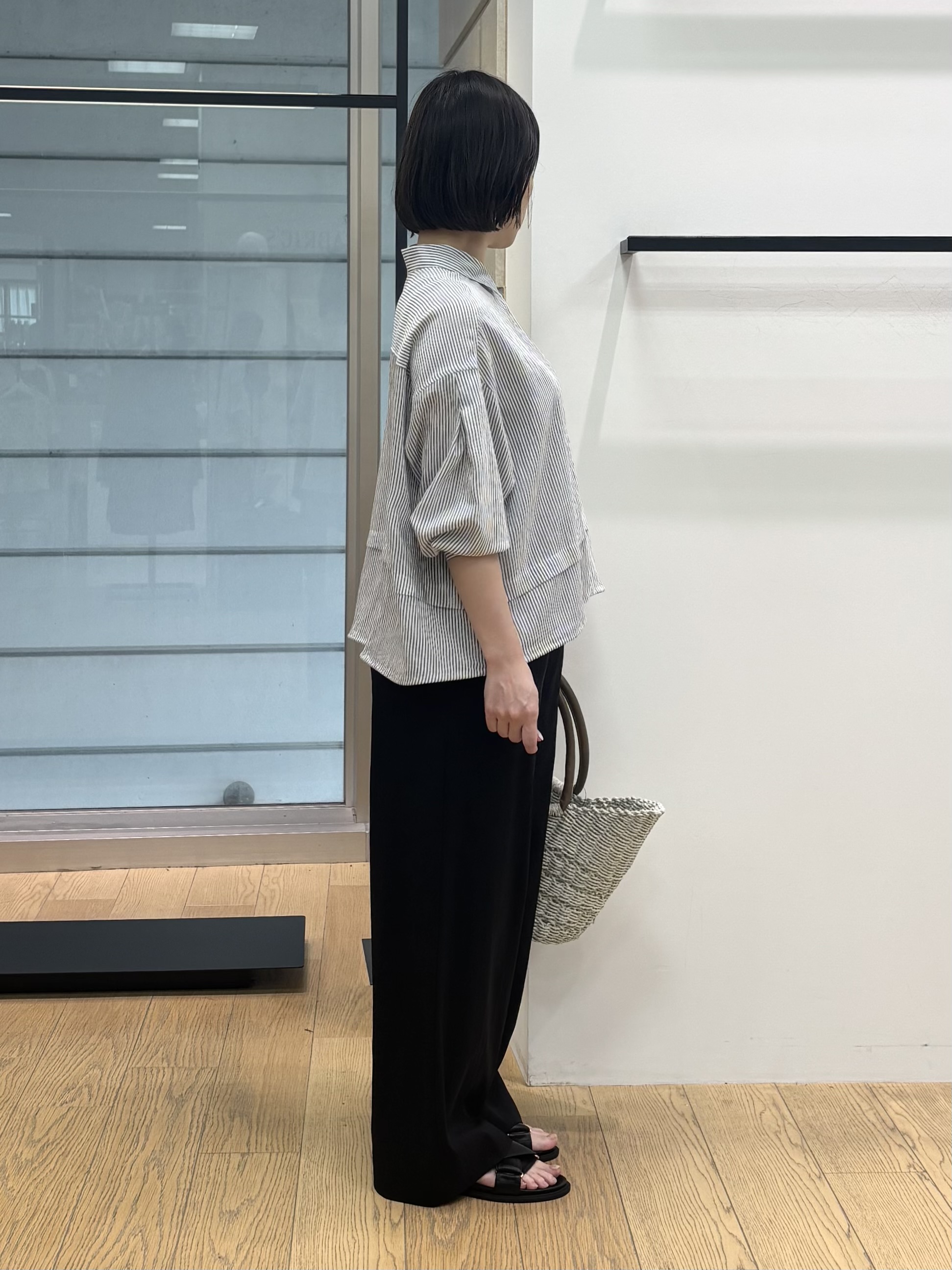 asamiさんの「INDIVI｜【接触冷感／洗える／2WAY】ドロスト付 シアーシャンブレーシャツ」を使ったコーディネート