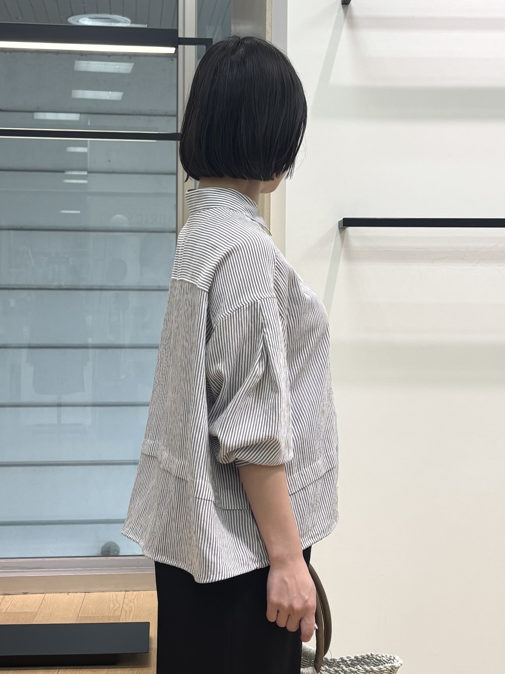 asamiさんの「INDIVI｜【接触冷感／洗える／2WAY】ドロスト付 シアーシャンブレーシャツ」を使ったコーディネート