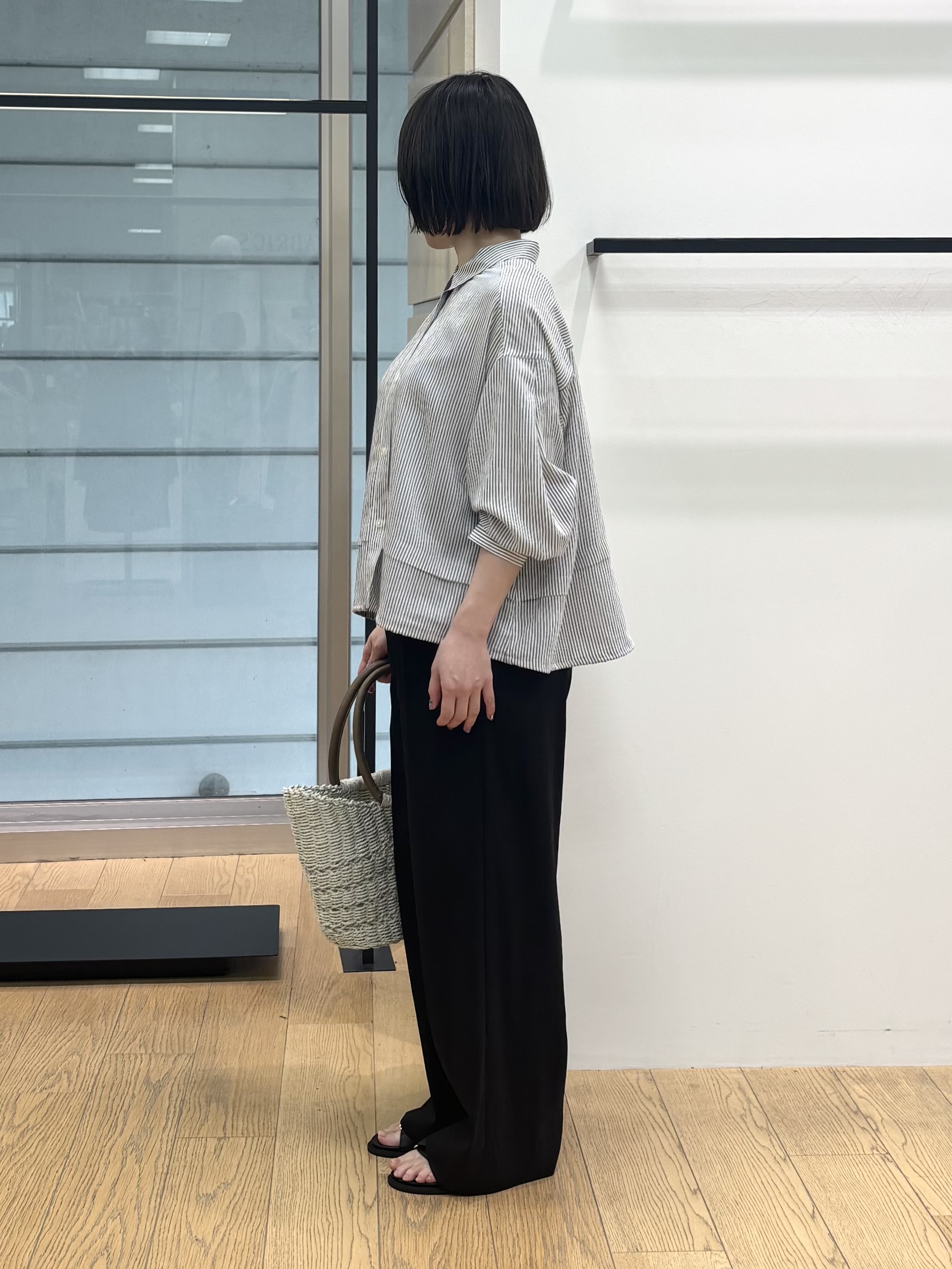 asamiさんの「INDIVI｜【接触冷感／洗える／2WAY】ドロスト付 シアーシャンブレーシャツ」を使ったコーディネート