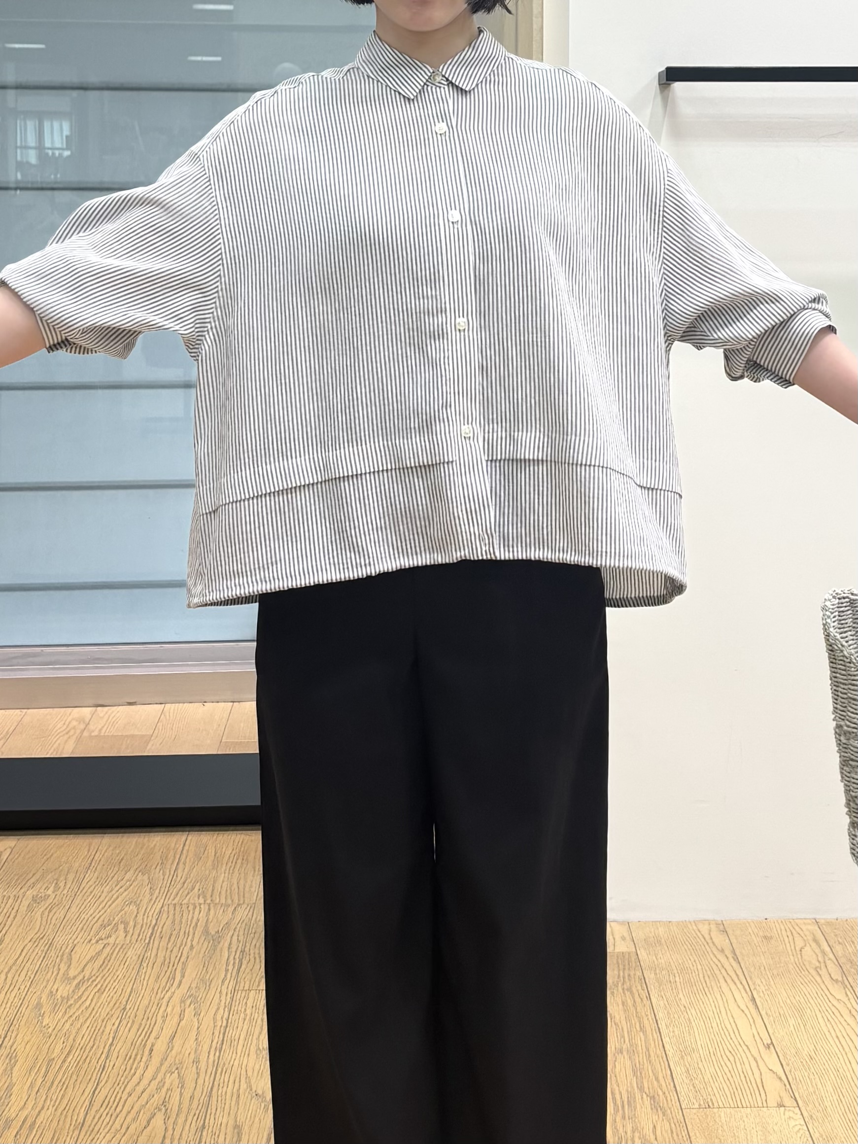 asamiさんの「INDIVI｜【接触冷感／洗える／2WAY】ドロスト付 シアーシャンブレーシャツ」を使ったコーディネート