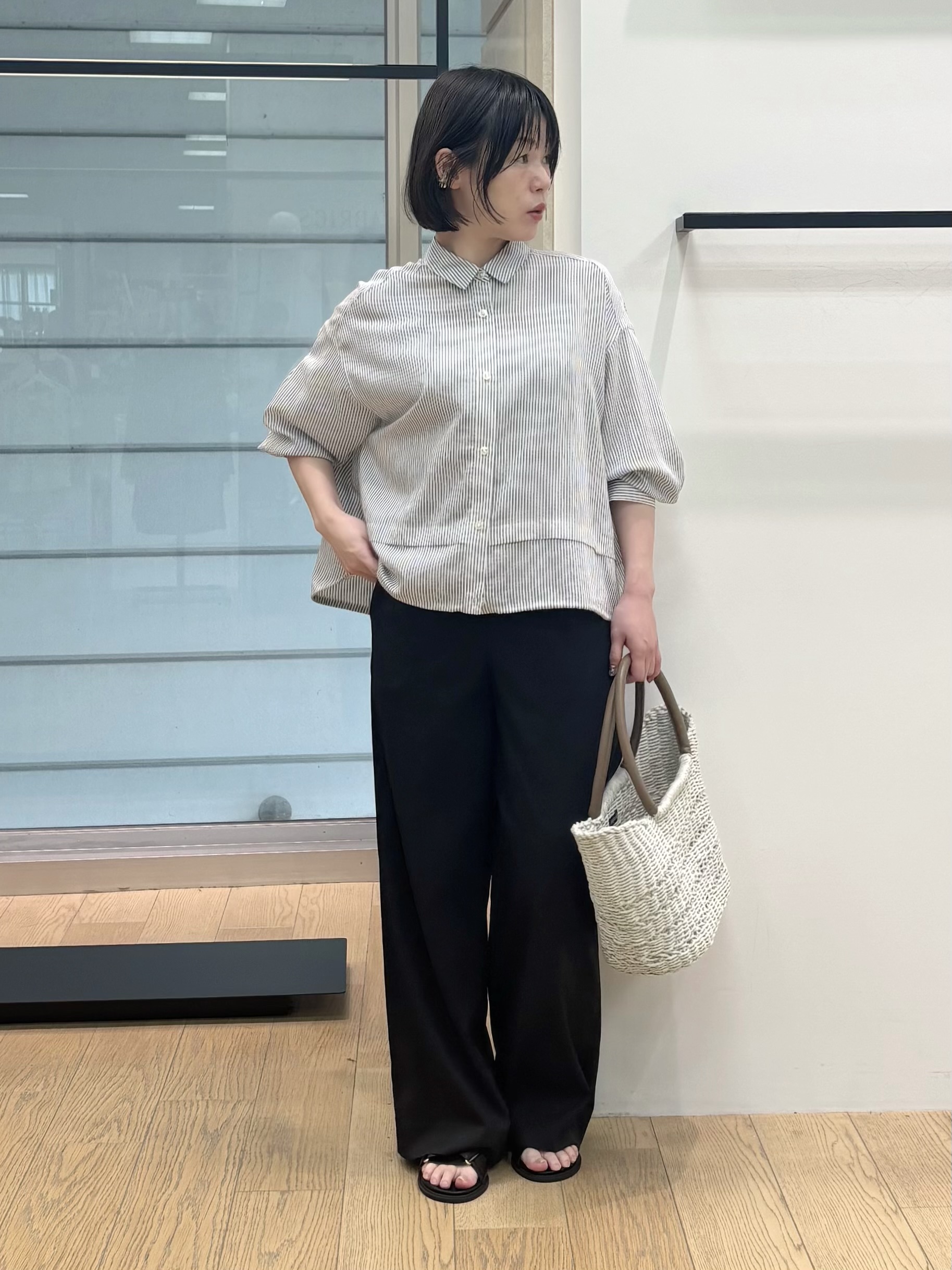 asamiさんの「INDIVI｜【接触冷感／洗える／2WAY】ドロスト付 シアーシャンブレーシャツ」を使ったコーディネート