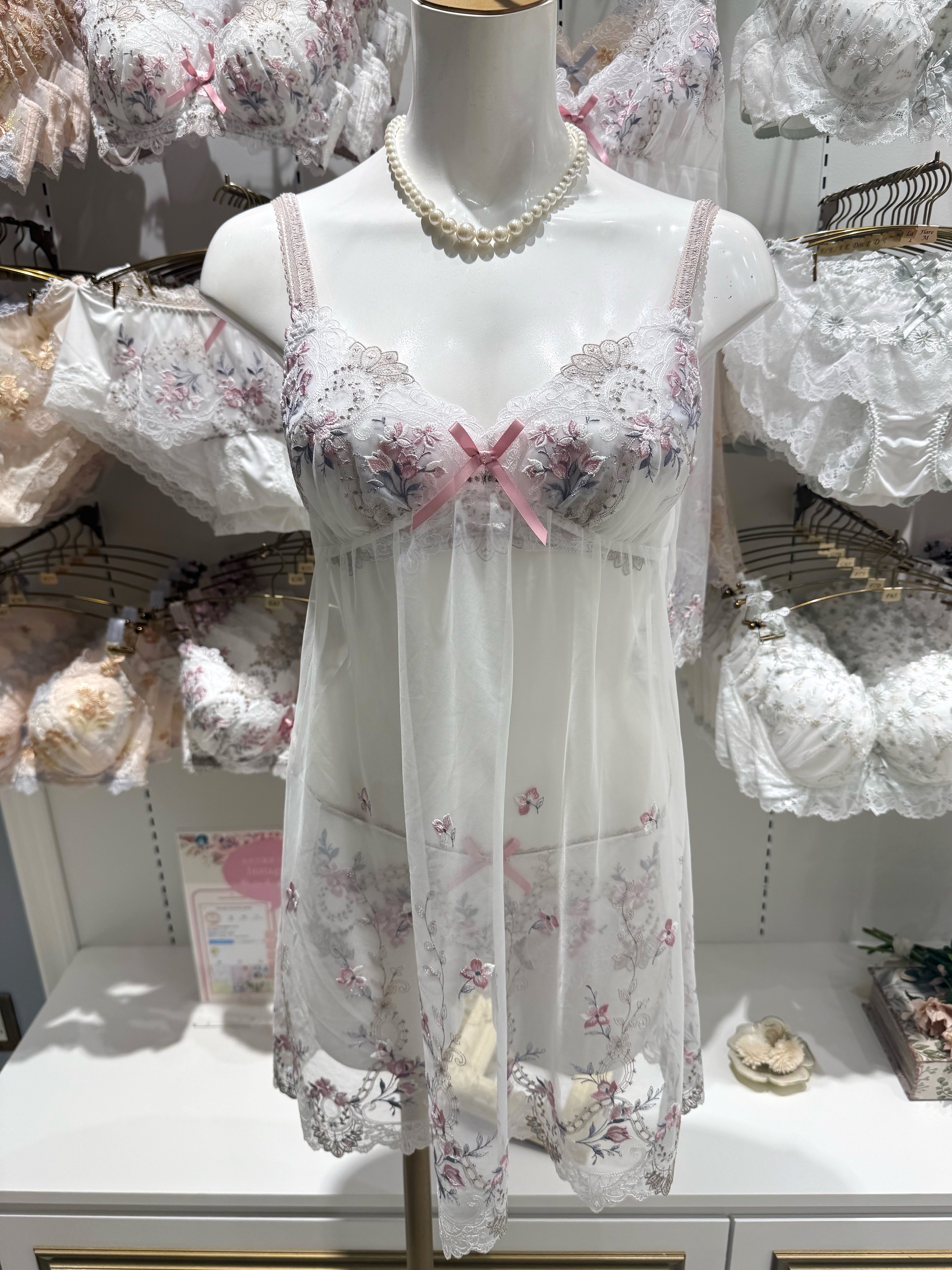 maiさんの「Risa Magli｜ダニエラ スリップ」を使ったコーディネート