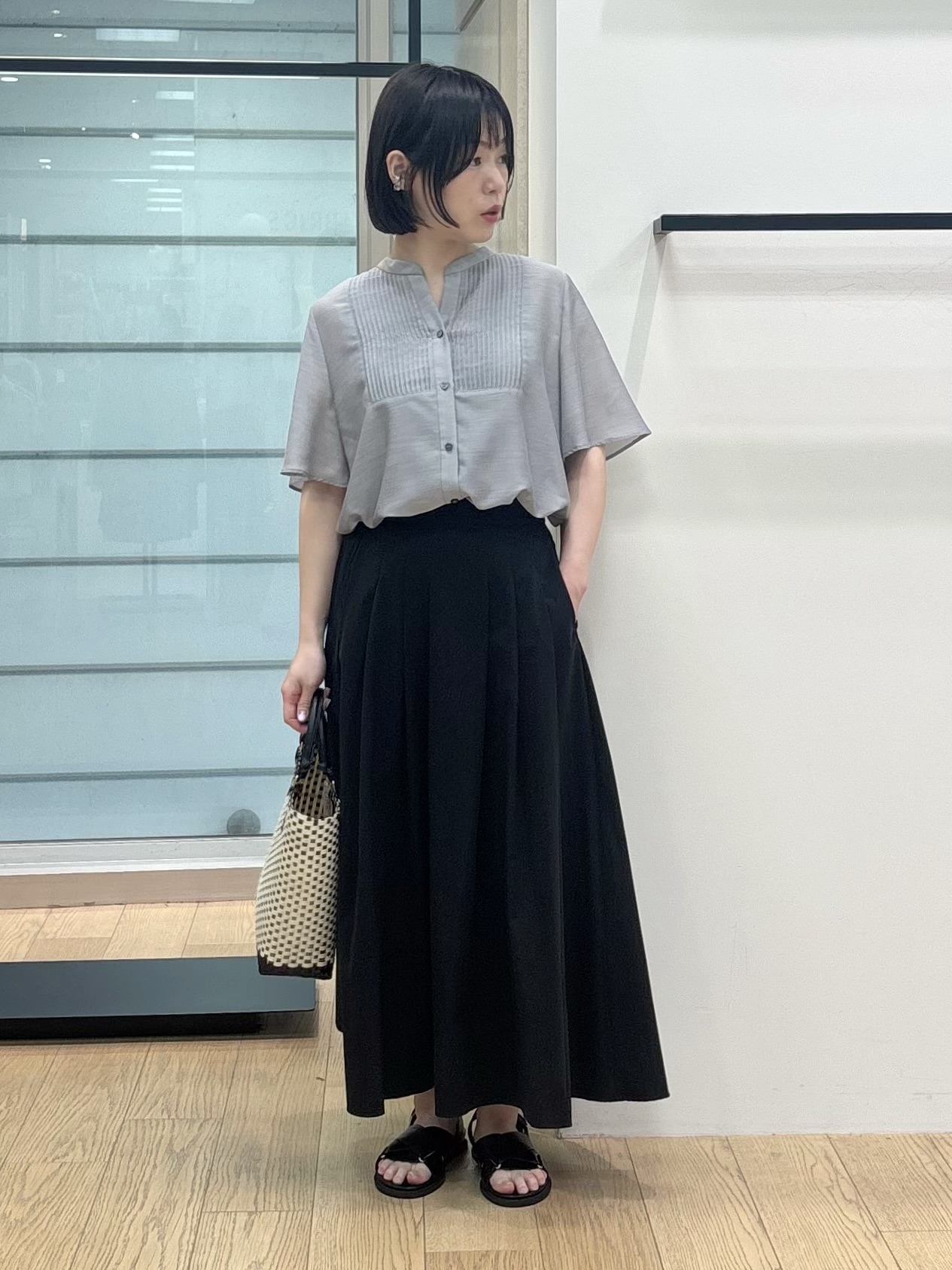 asamiさんの「INDIVI｜【接触冷感/洗える】シアーシャンブレーピンタックブラウス」を使ったコーディネート