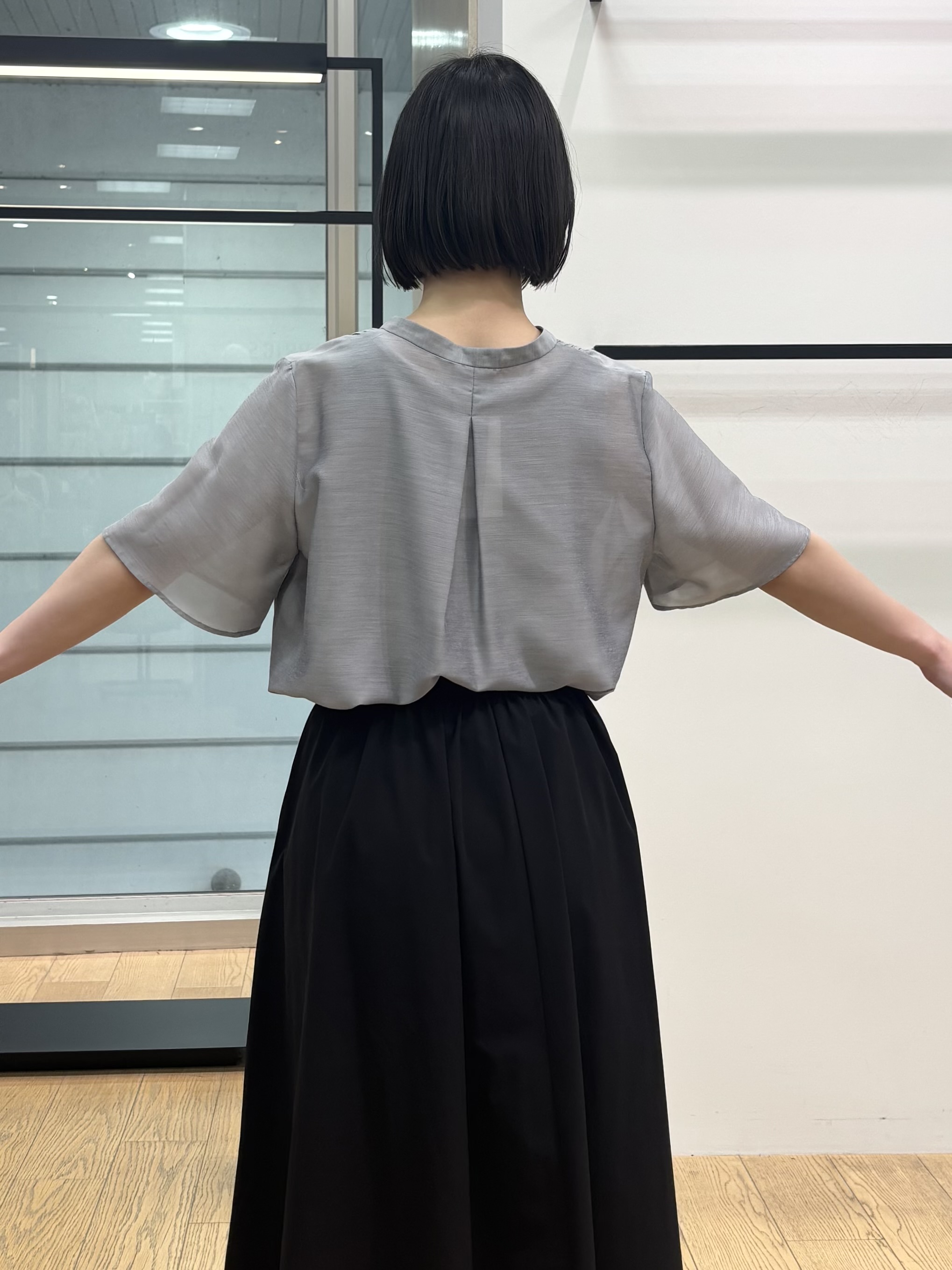 asamiさんの「INDIVI｜【接触冷感/洗える】シアーシャンブレーピンタックブラウス」を使ったコーディネート
