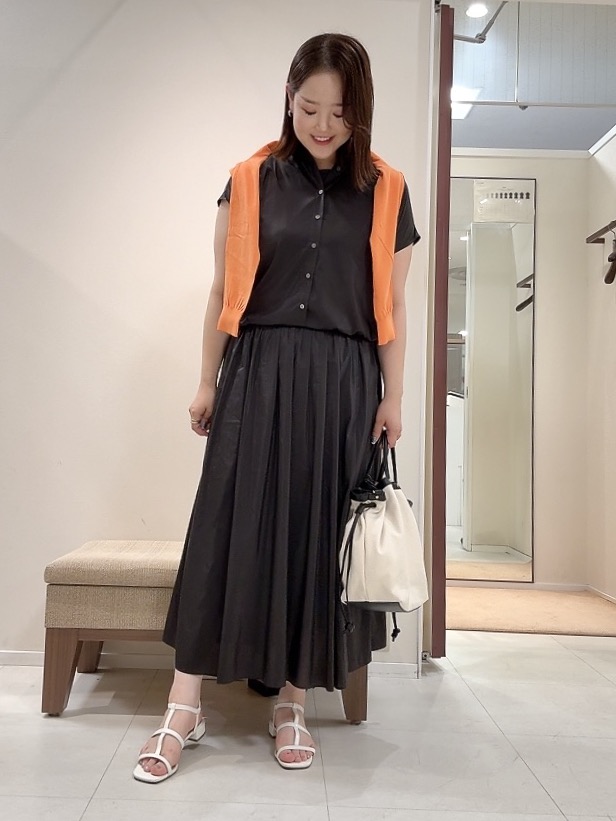YUIさんの「UNTITLED｜【9色展開/アンサンブル可】コットンクルーネックカーディガン」を使ったコーディネート