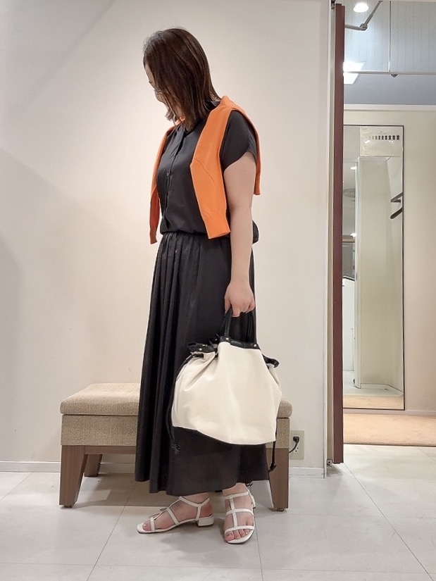 YUIさんの「UNTITLED｜【9色展開/アンサンブル可】コットンクルーネックカーディガン」を使ったコーディネート