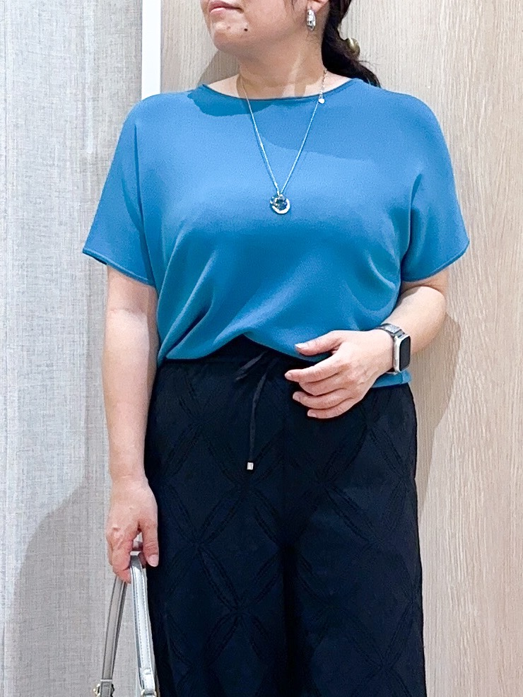 naoさんの「grove｜【シリーズ累計36万枚！名品ニット】やわらかドライタッチ ドルマンニット」を使ったコーディネート