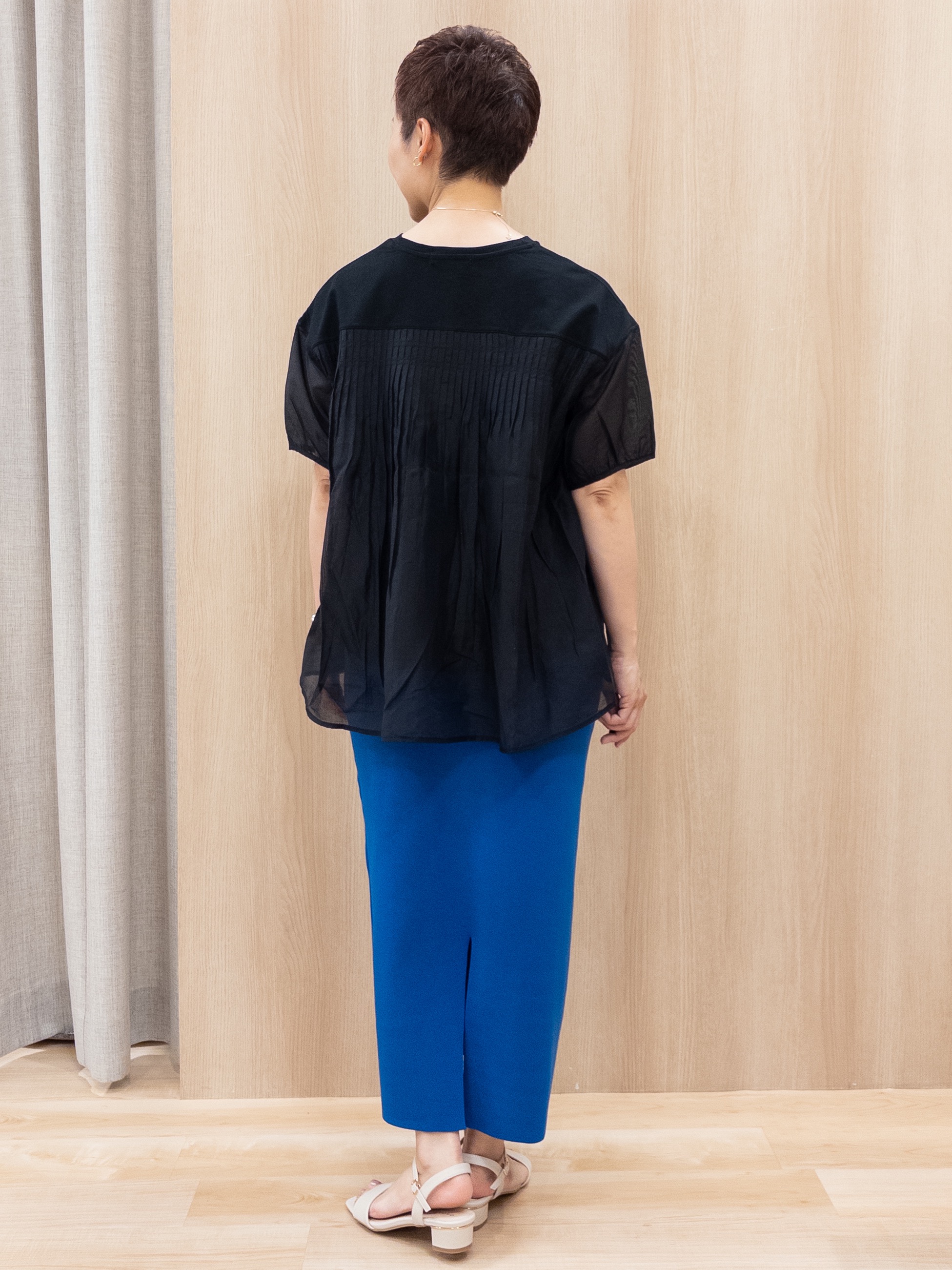 シュウコさんの「grove｜【貴島明日香さん着用/UVカット】体型カバー叶う、バックプリーツTシャツ」を使ったコーディネート