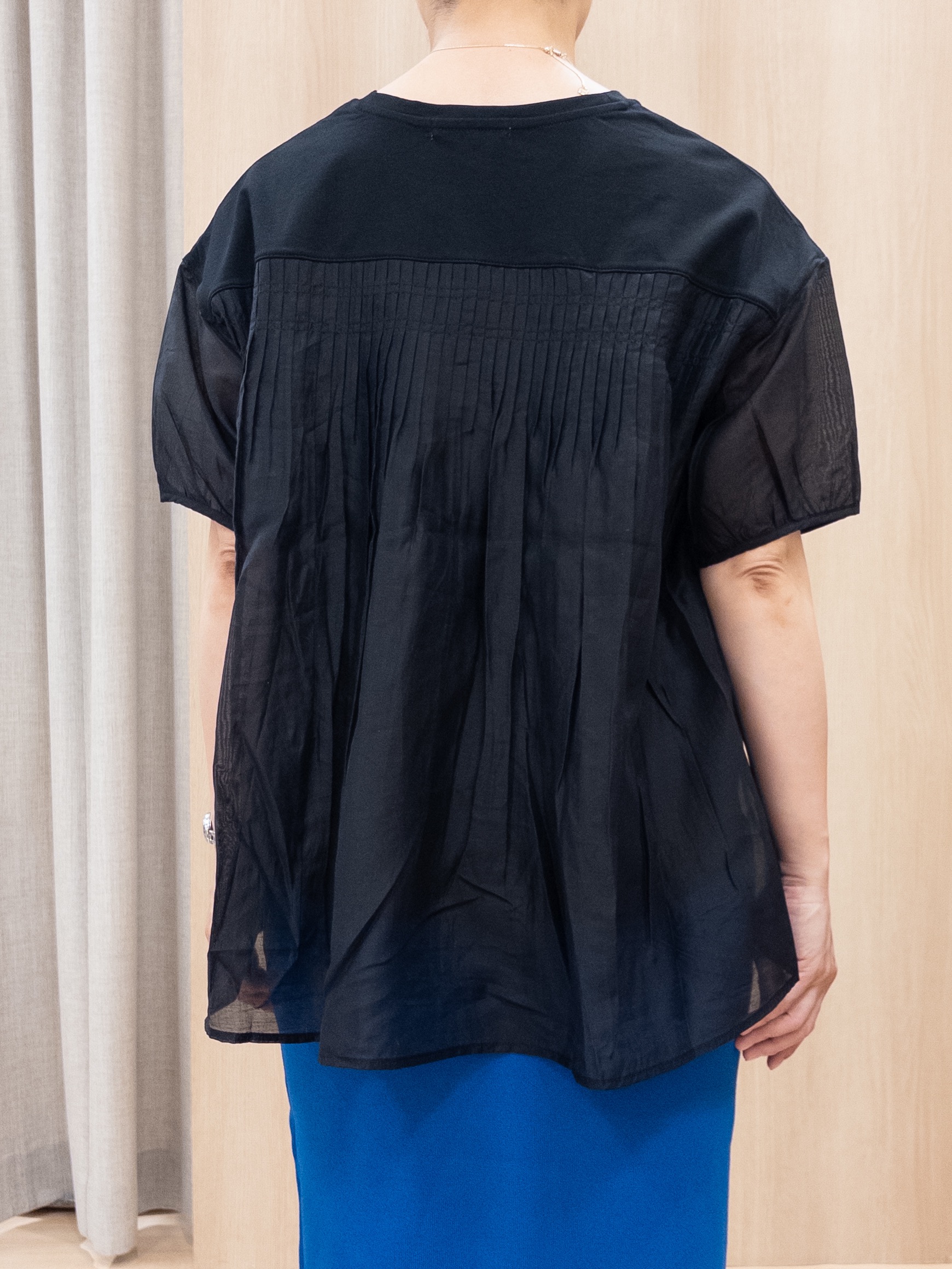 シュウコさんの「grove｜【貴島明日香さん着用/UVカット】体型カバー叶う、バックプリーツTシャツ」を使ったコーディネート